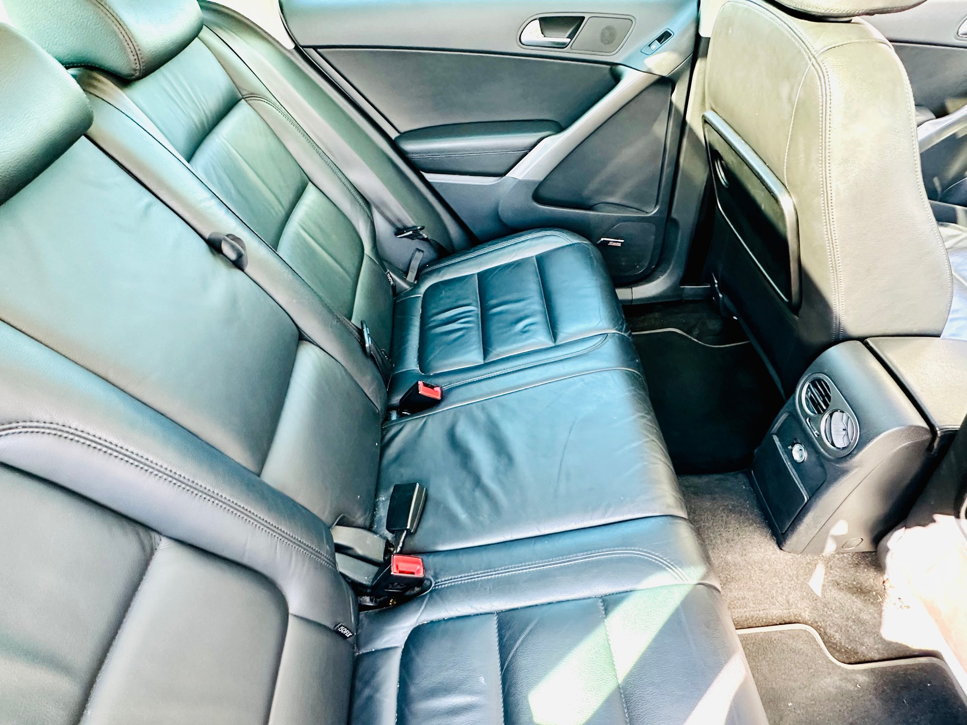 VW Tiguan 2.0 TSI Sport&Style-image-13