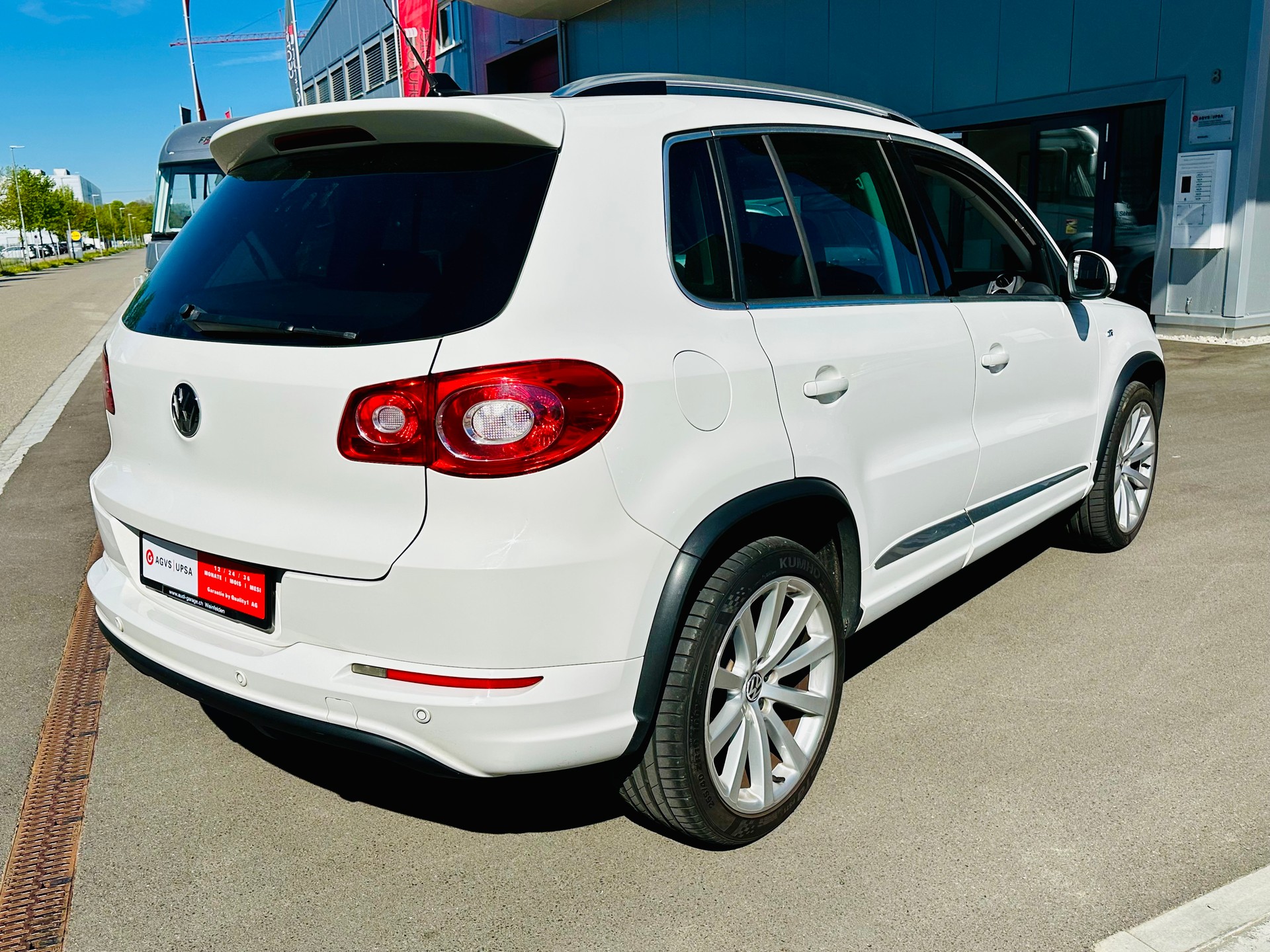 VW Tiguan 2.0 TSI Sport&Style-image-2