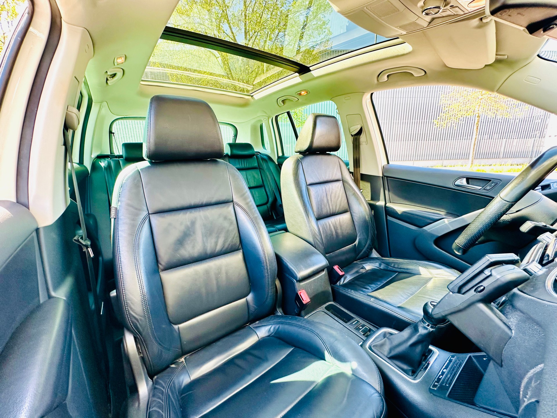 VW Tiguan 2.0 TSI Sport&Style-image-11
