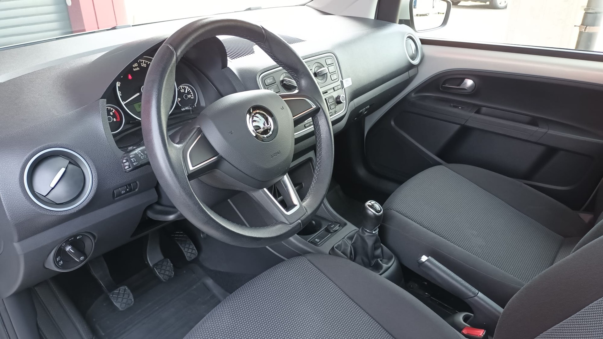 SKODA Citigo 1.0 Elegance-image-8