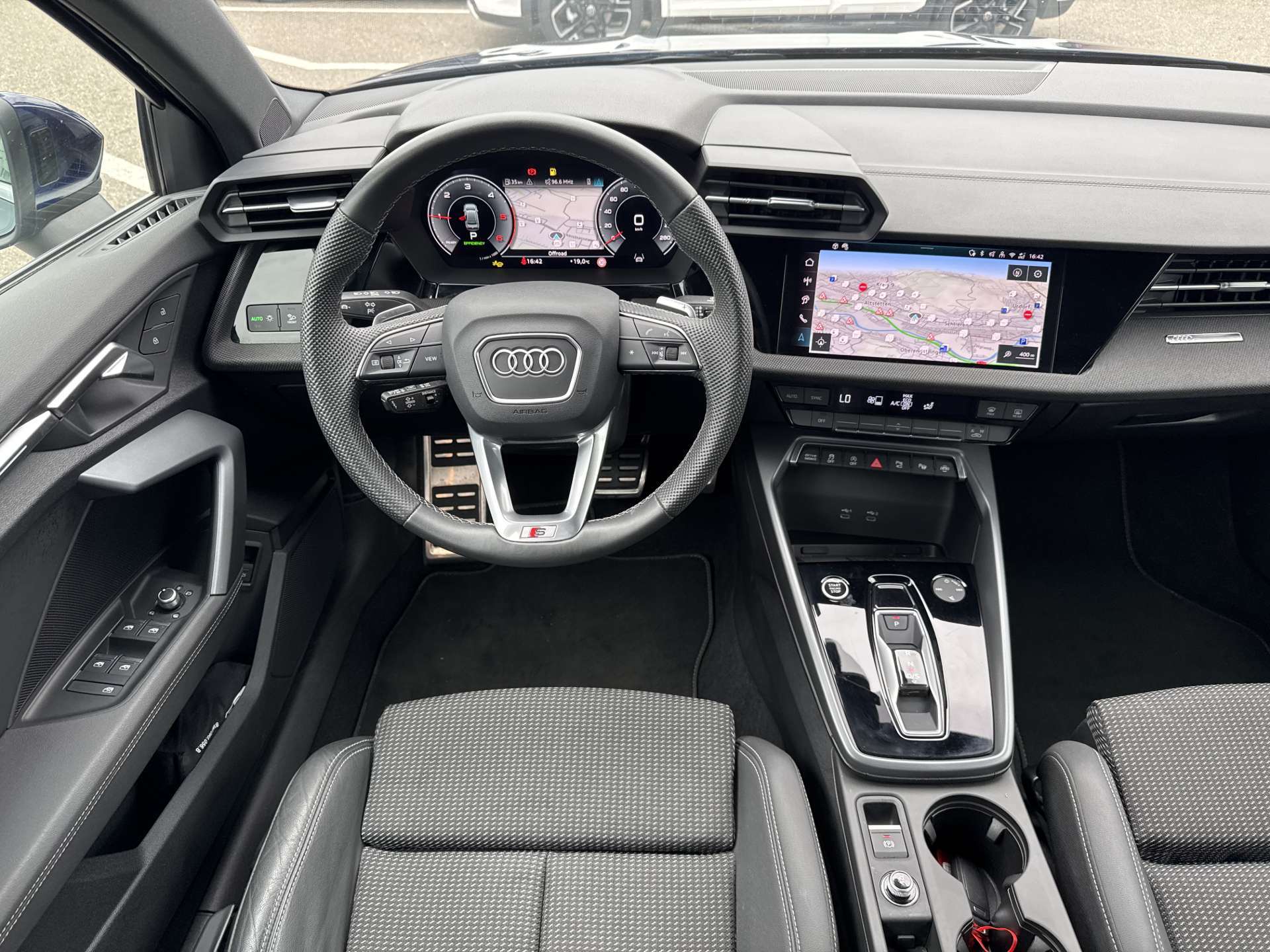 AUDI A3 Limousine 35 TDi S-Line S-Tronic Automat-image-4