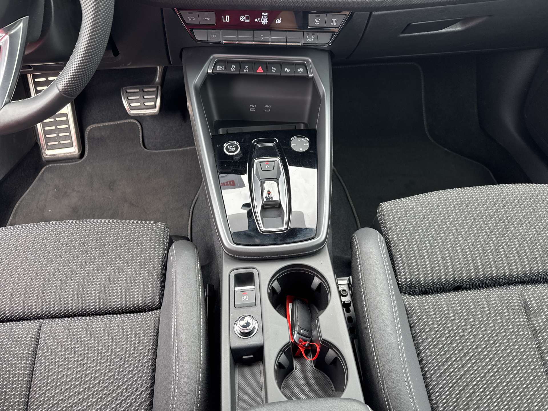 AUDI A3 Limousine 35 TDi S-Line S-Tronic Automat-image-11