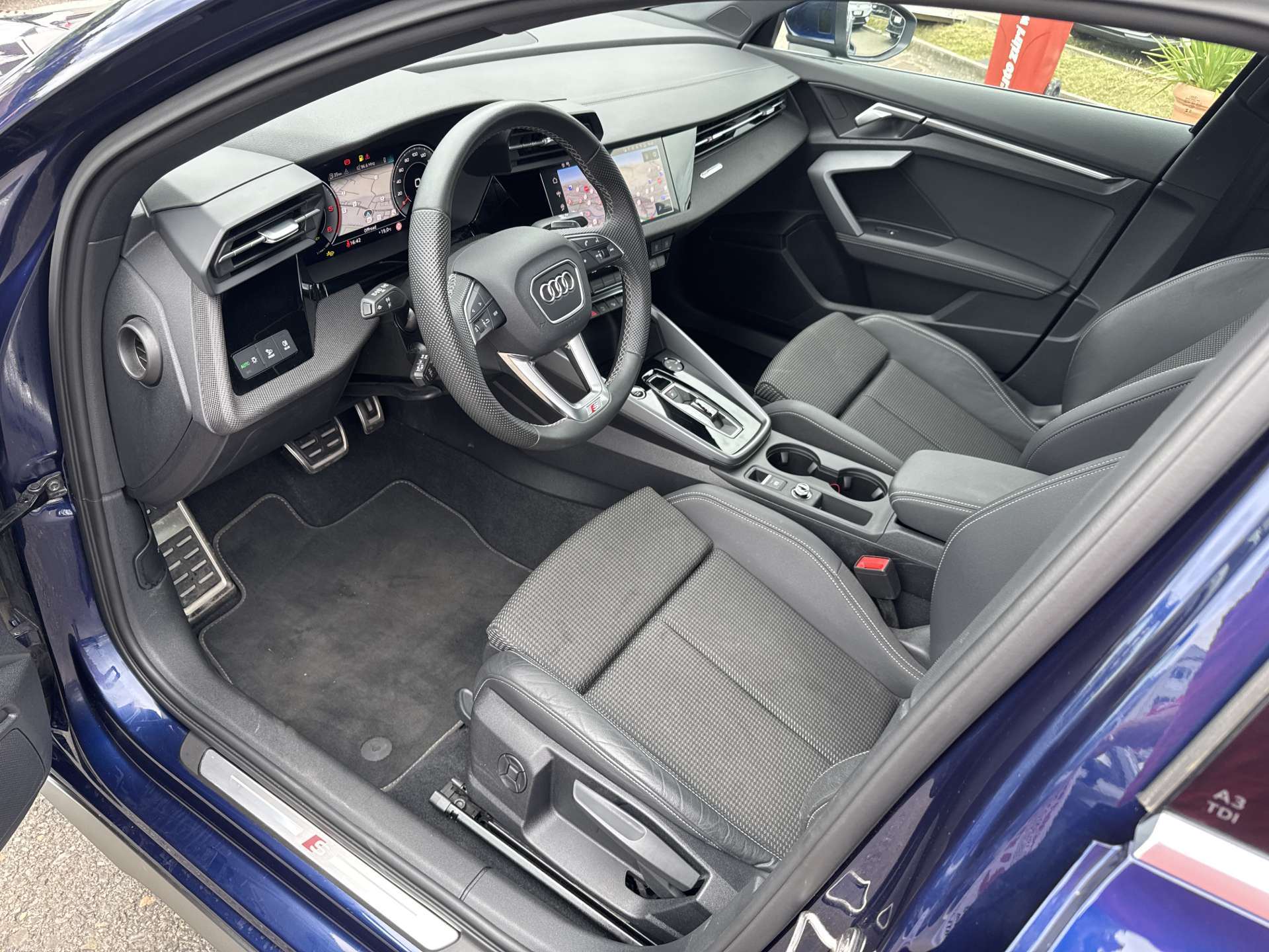 AUDI A3 Limousine 35 TDi S-Line S-Tronic Automat-image-5