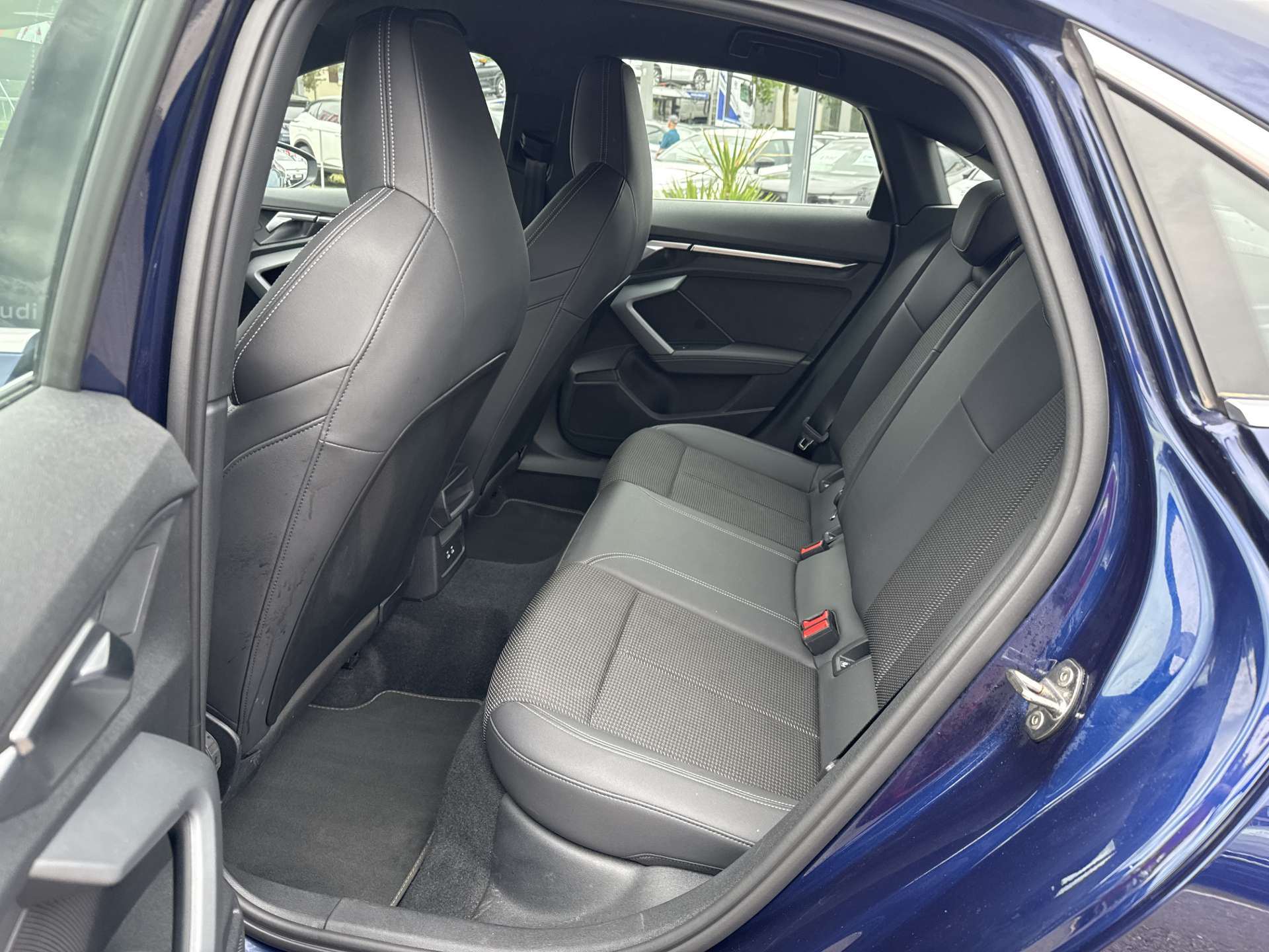 AUDI A3 Limousine 35 TDi S-Line S-Tronic Automat-image-6
