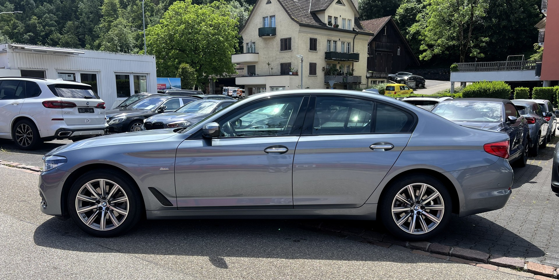 BMW 520d xDrive Sport Line Steptronic-showroom-element-1