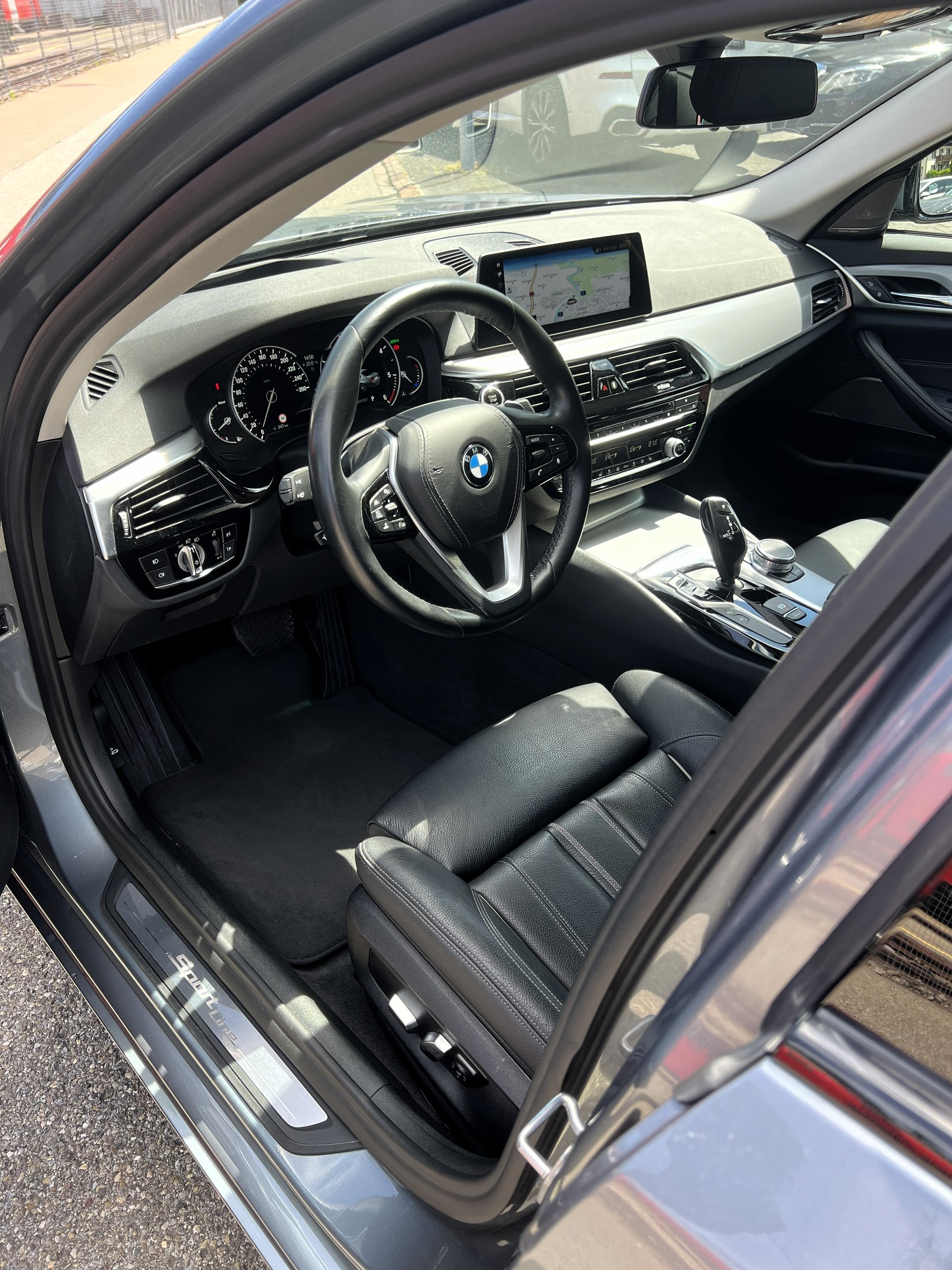 BMW 520d xDrive Sport Line Steptronic-image-17