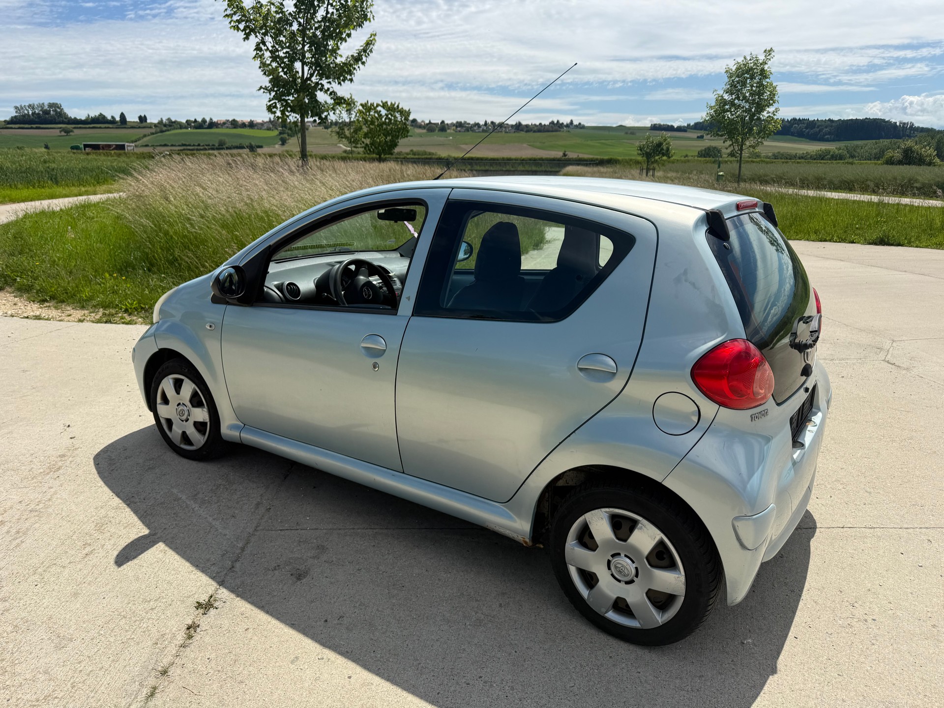 TOYOTA Aygo 1.0 Linea Terra-image-2