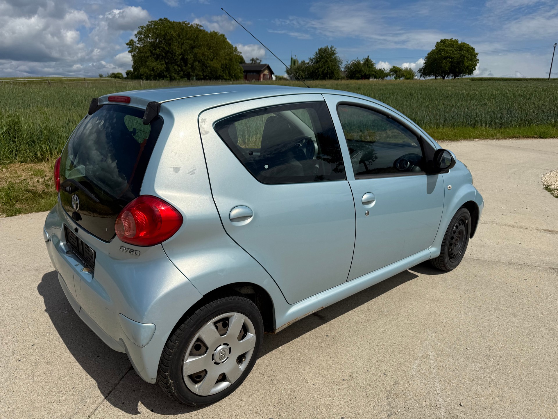 TOYOTA Aygo 1.0 Linea Terra-image-4