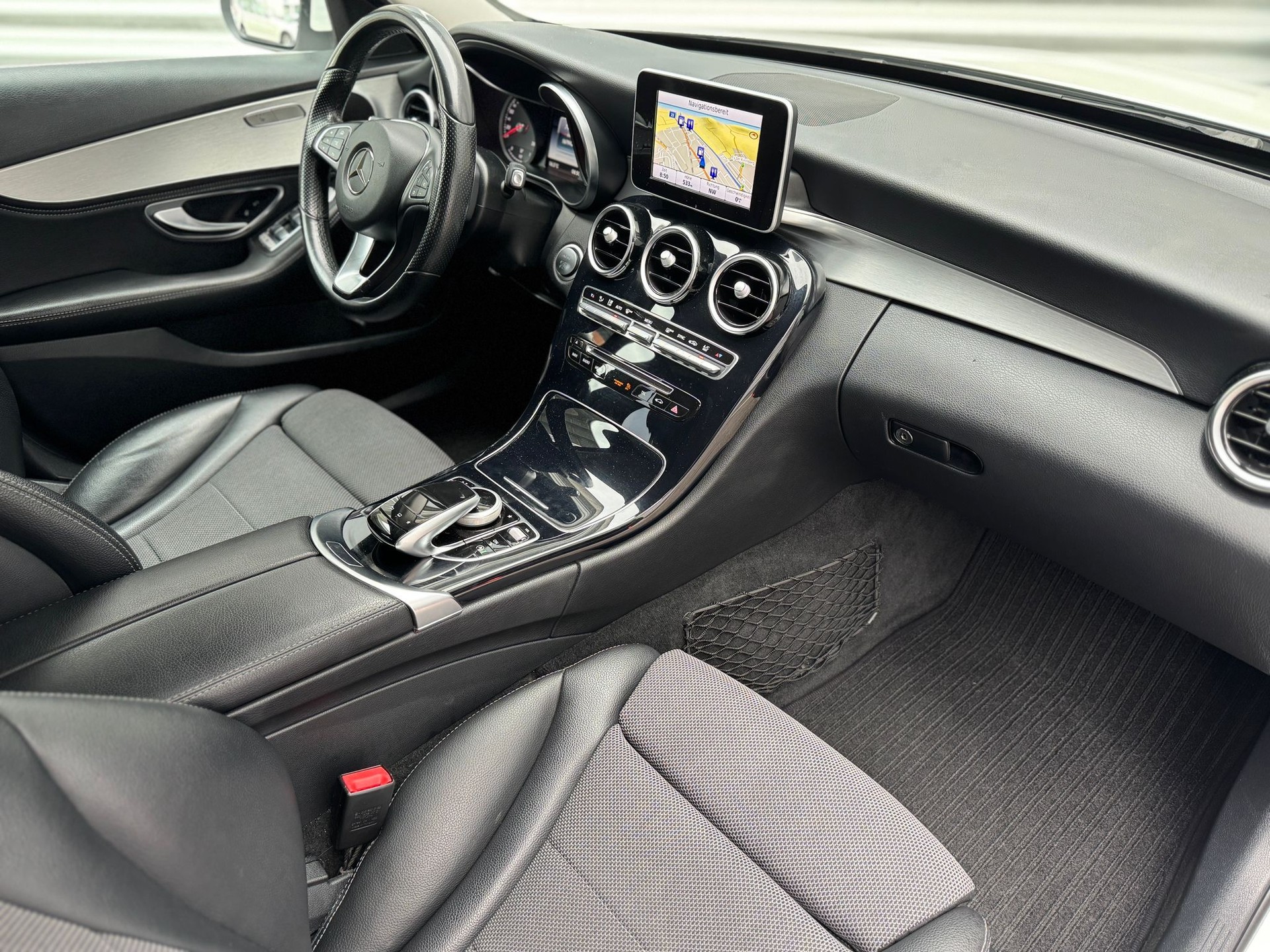 MERCEDES-BENZ C 180 AMG Line 7G-Tronic-image-5