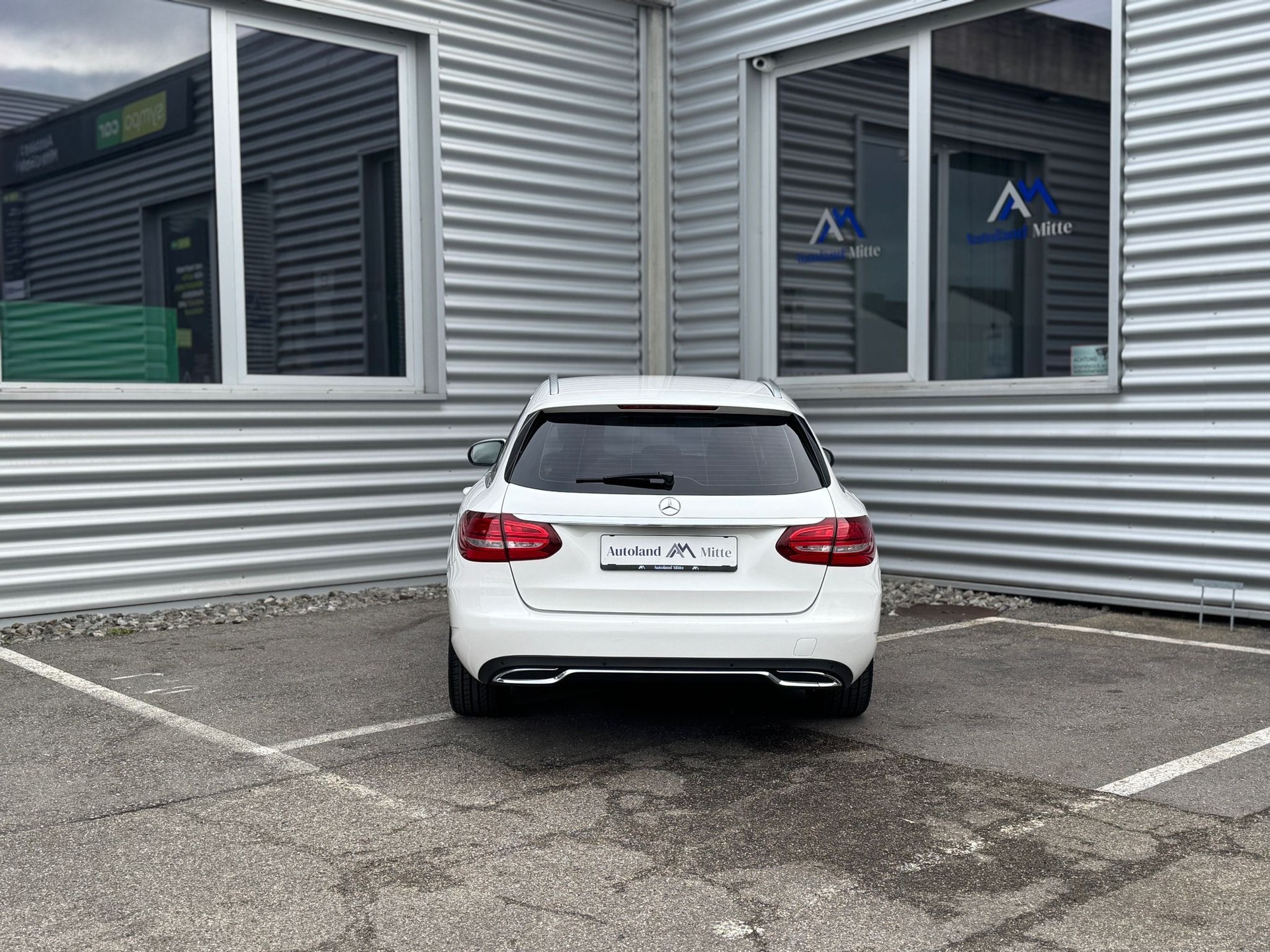 MERCEDES-BENZ C 180 AMG Line 7G-Tronic-image-3