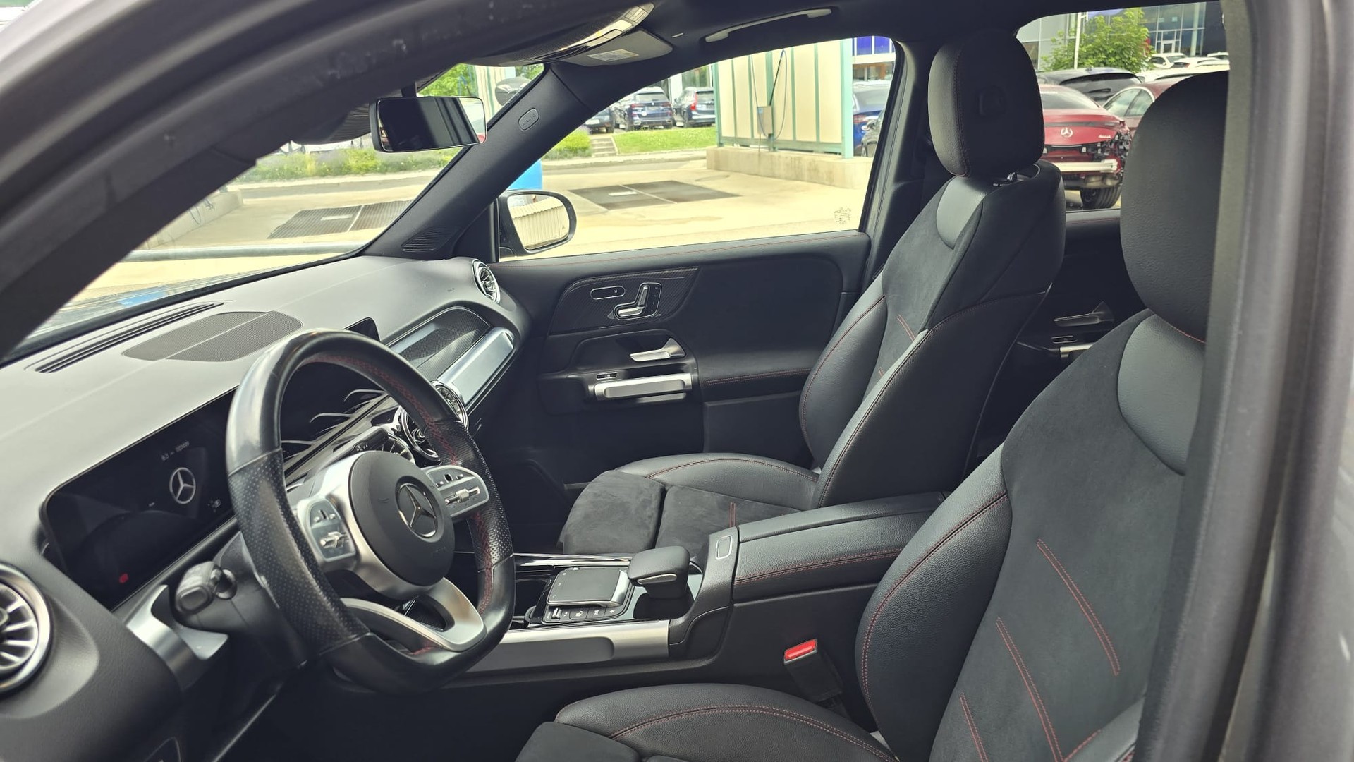 MERCEDES-BENZ GLB 200 AMG Line 4matic-image-8