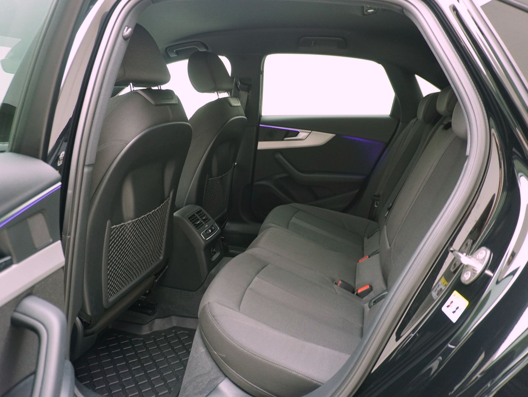 AUDI A4 40 TFSI S Line S-Tronic-image-11