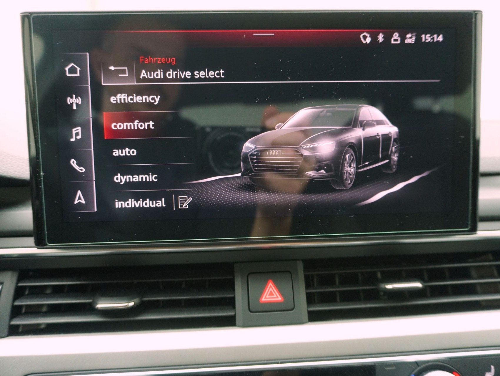 AUDI A4 40 TFSI S Line S-Tronic-image-19