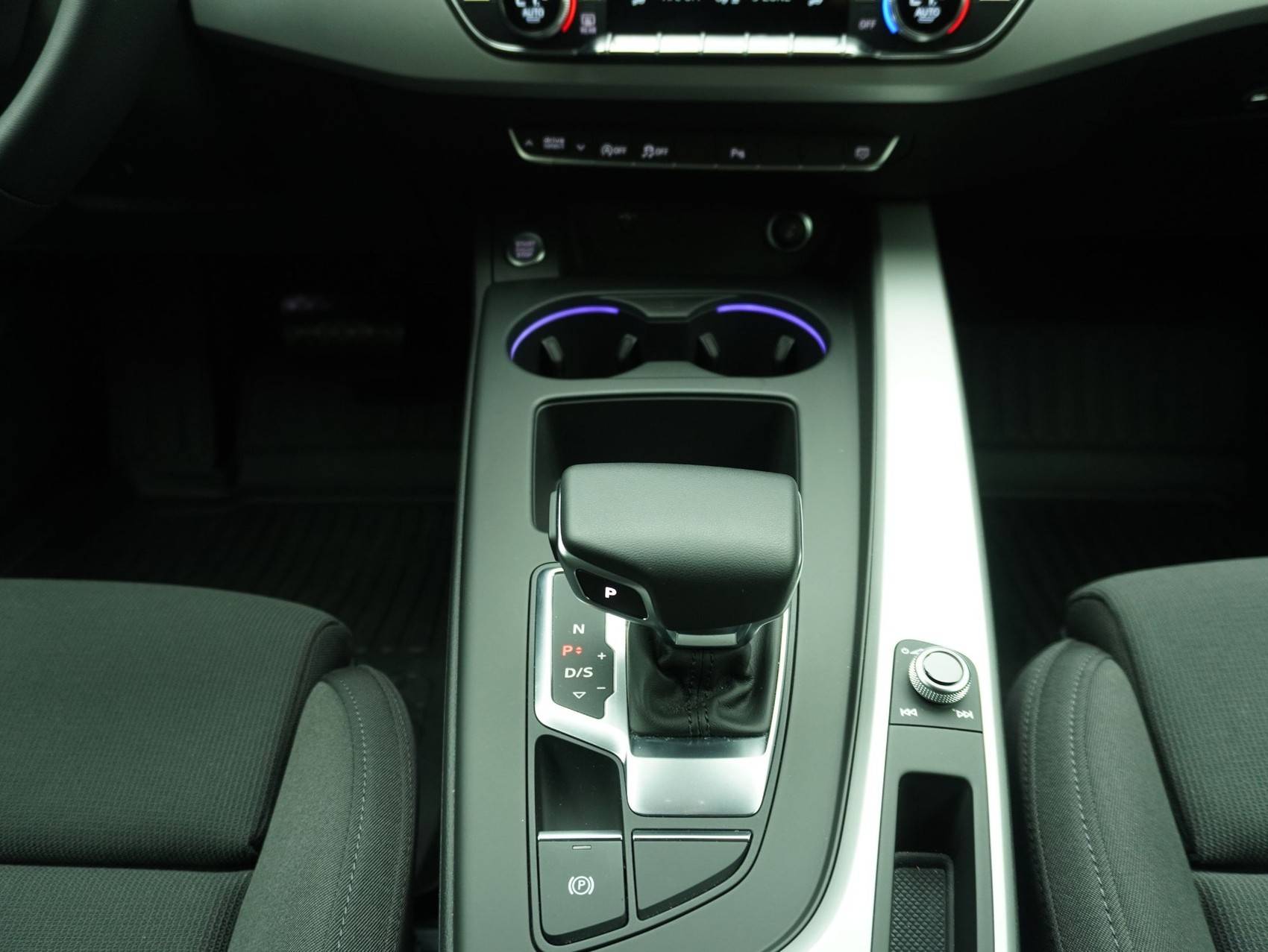 AUDI A4 40 TFSI S Line S-Tronic-image-14