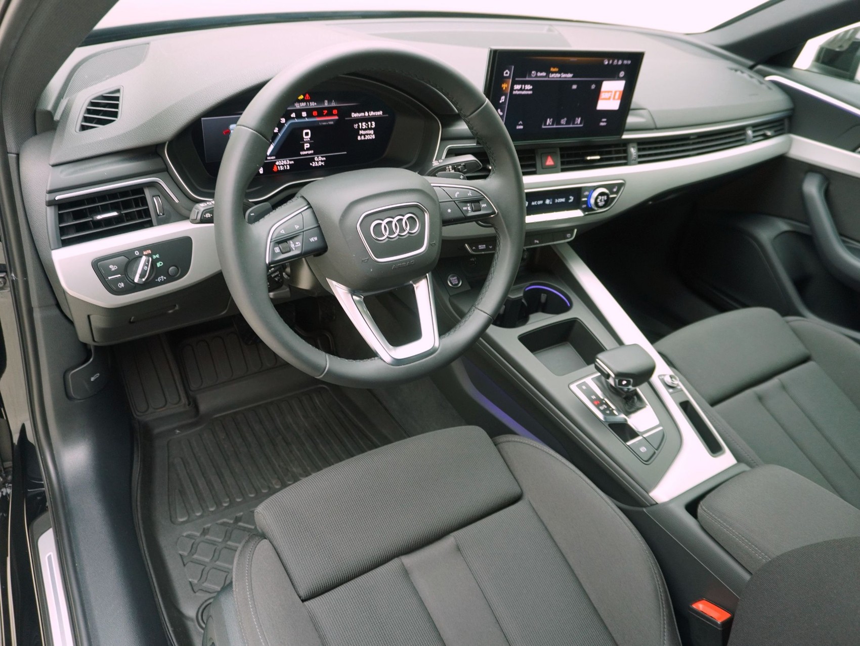 AUDI A4 40 TFSI S Line S-Tronic-image-9