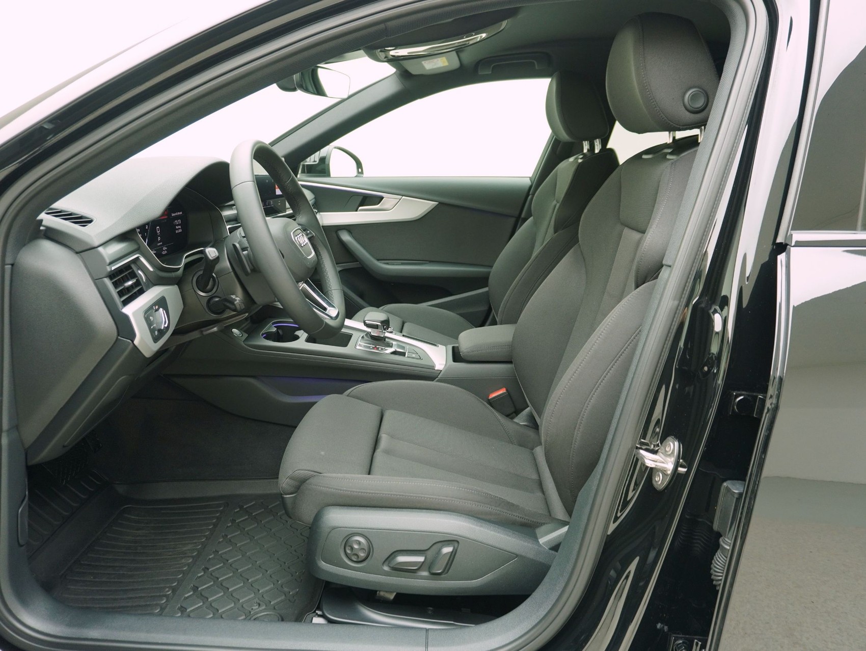 AUDI A4 40 TFSI S Line S-Tronic-image-8