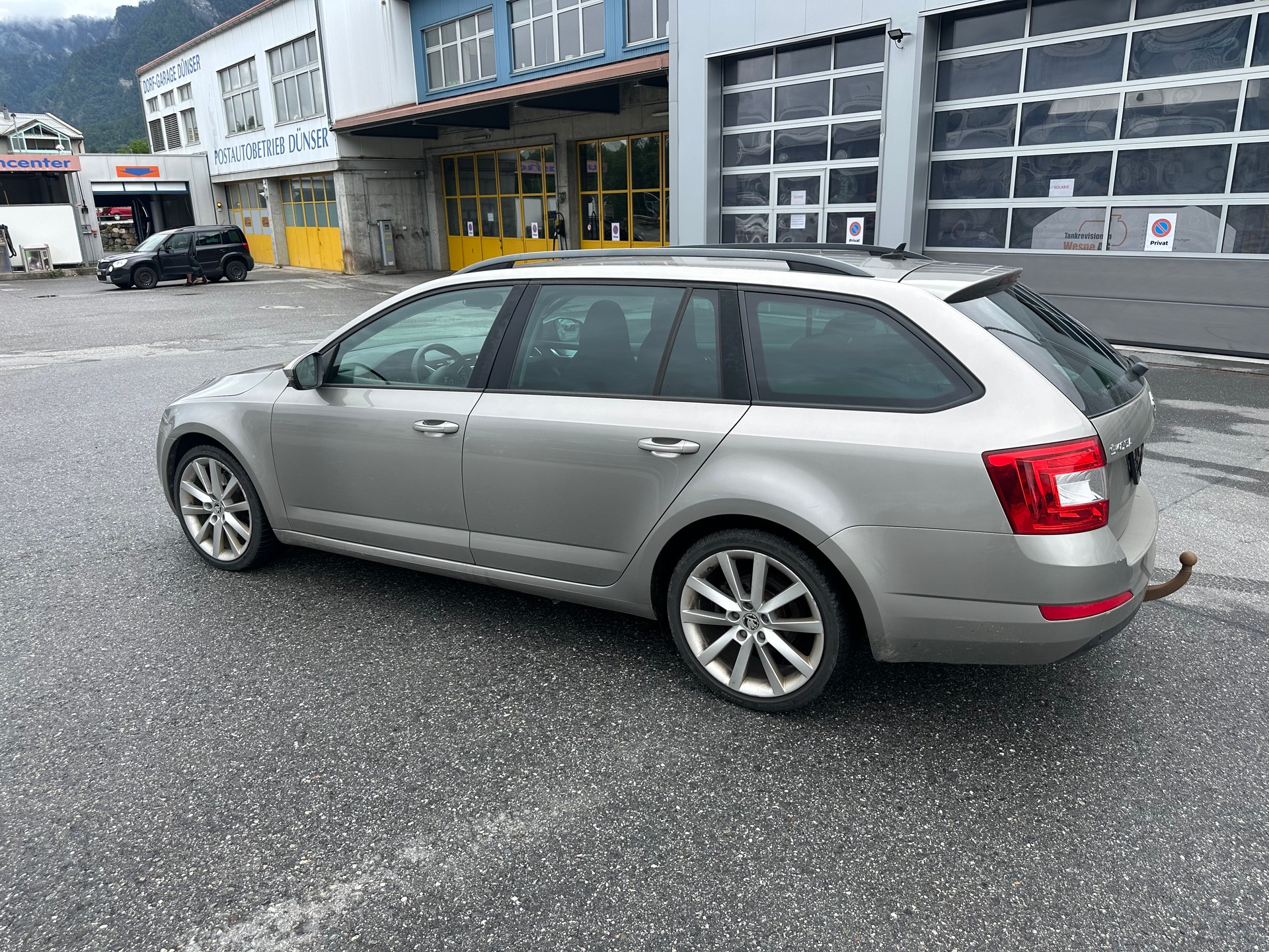 SKODA Octavia Combi 1.8 TSI Elegance 4x4 DSG-image-4