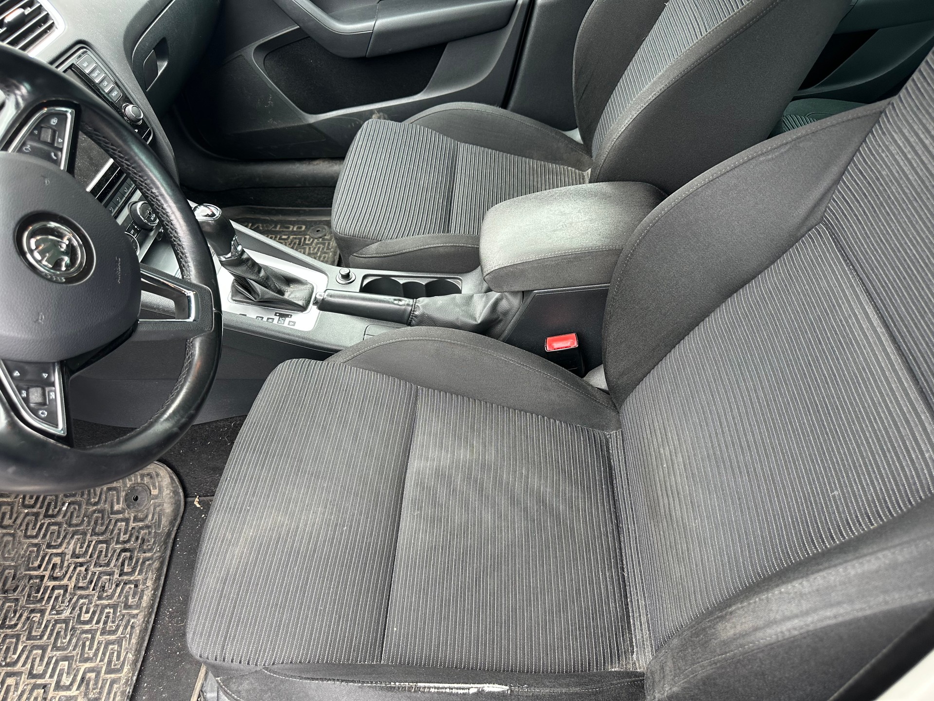 SKODA Octavia Combi 1.8 TSI Elegance 4x4 DSG-image-2