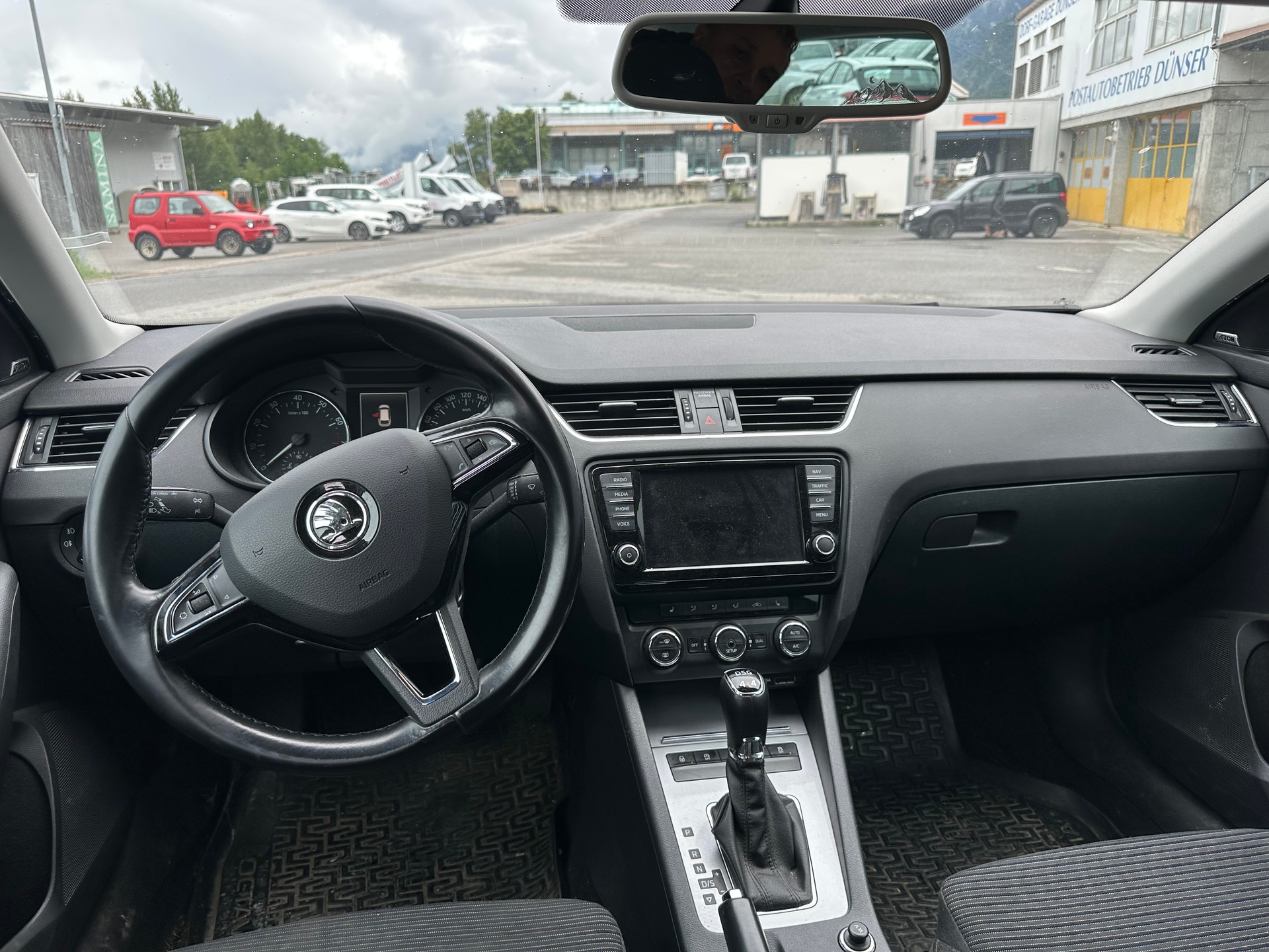 SKODA Octavia Combi 1.8 TSI Elegance 4x4 DSG-image-3