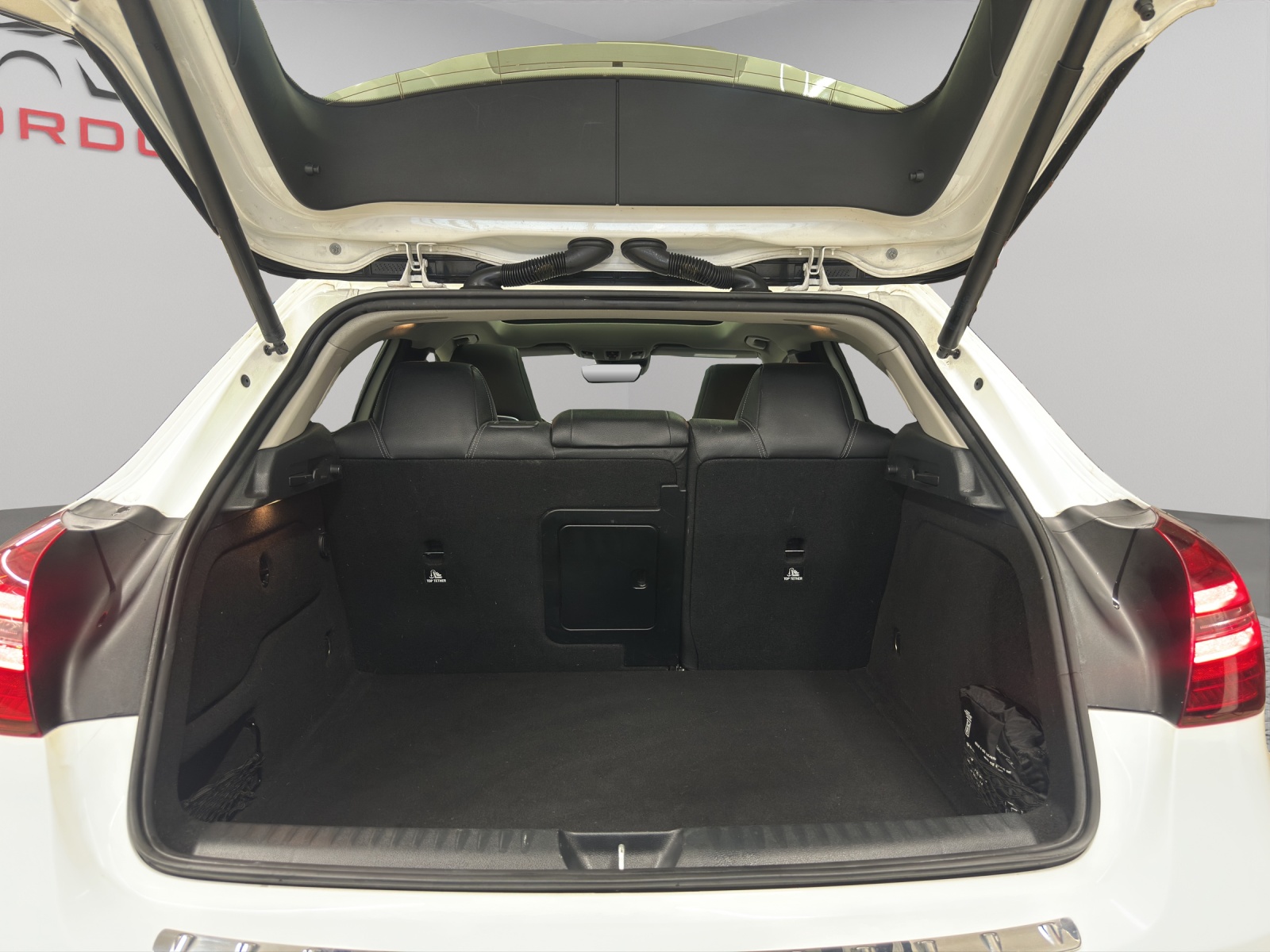 MERCEDES-BENZ GLA 250 4Matic 7G-DCT-image-18