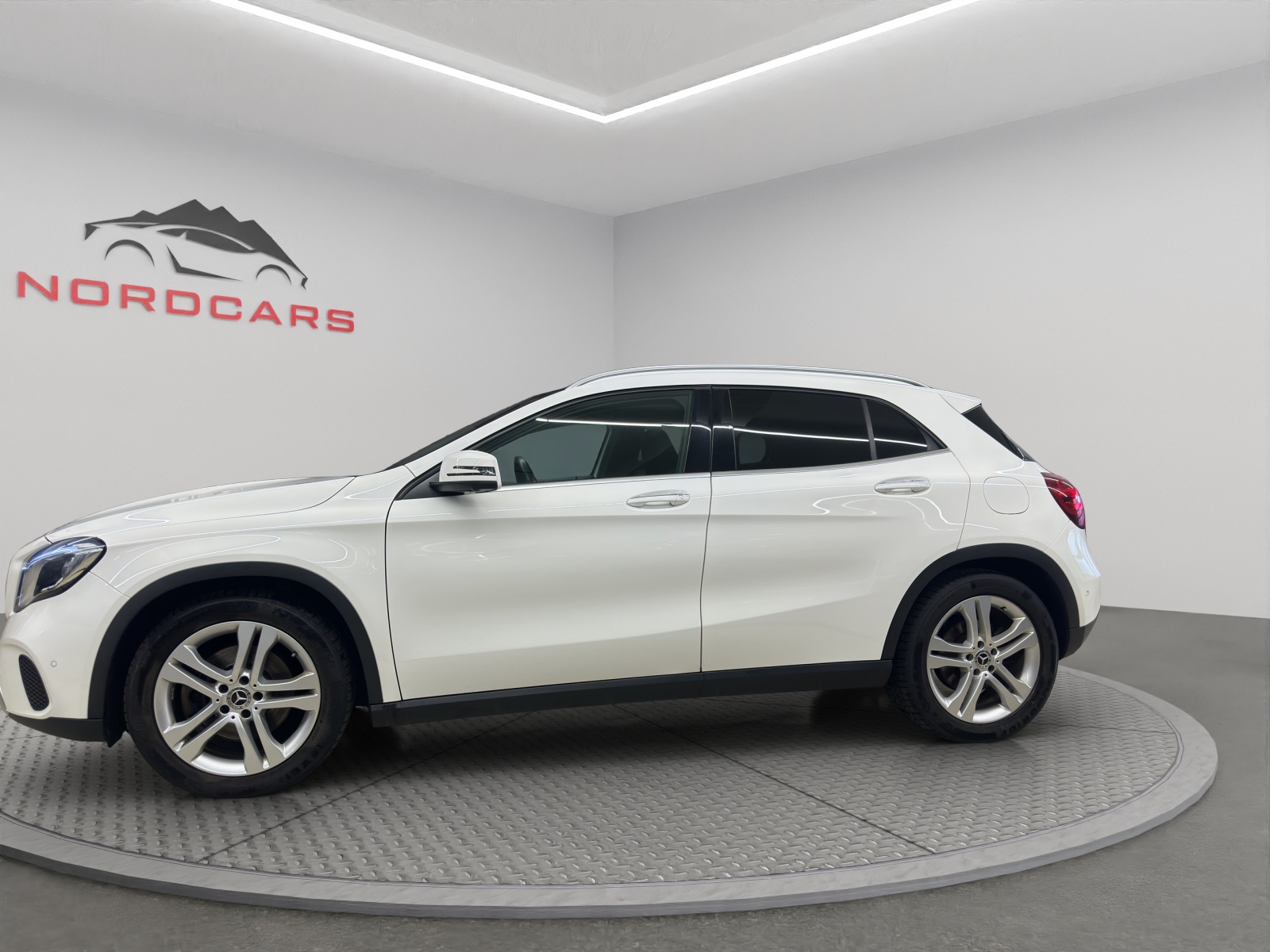 MERCEDES-BENZ GLA 250 4Matic 7G-DCT-image-1