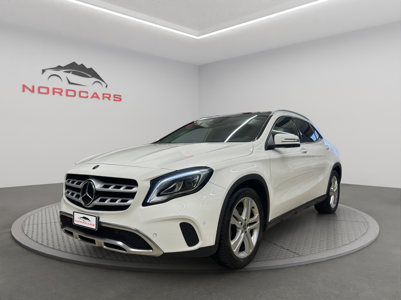 MERCEDES-BENZ GLA 250 4Matic 7G-DCT-image-0