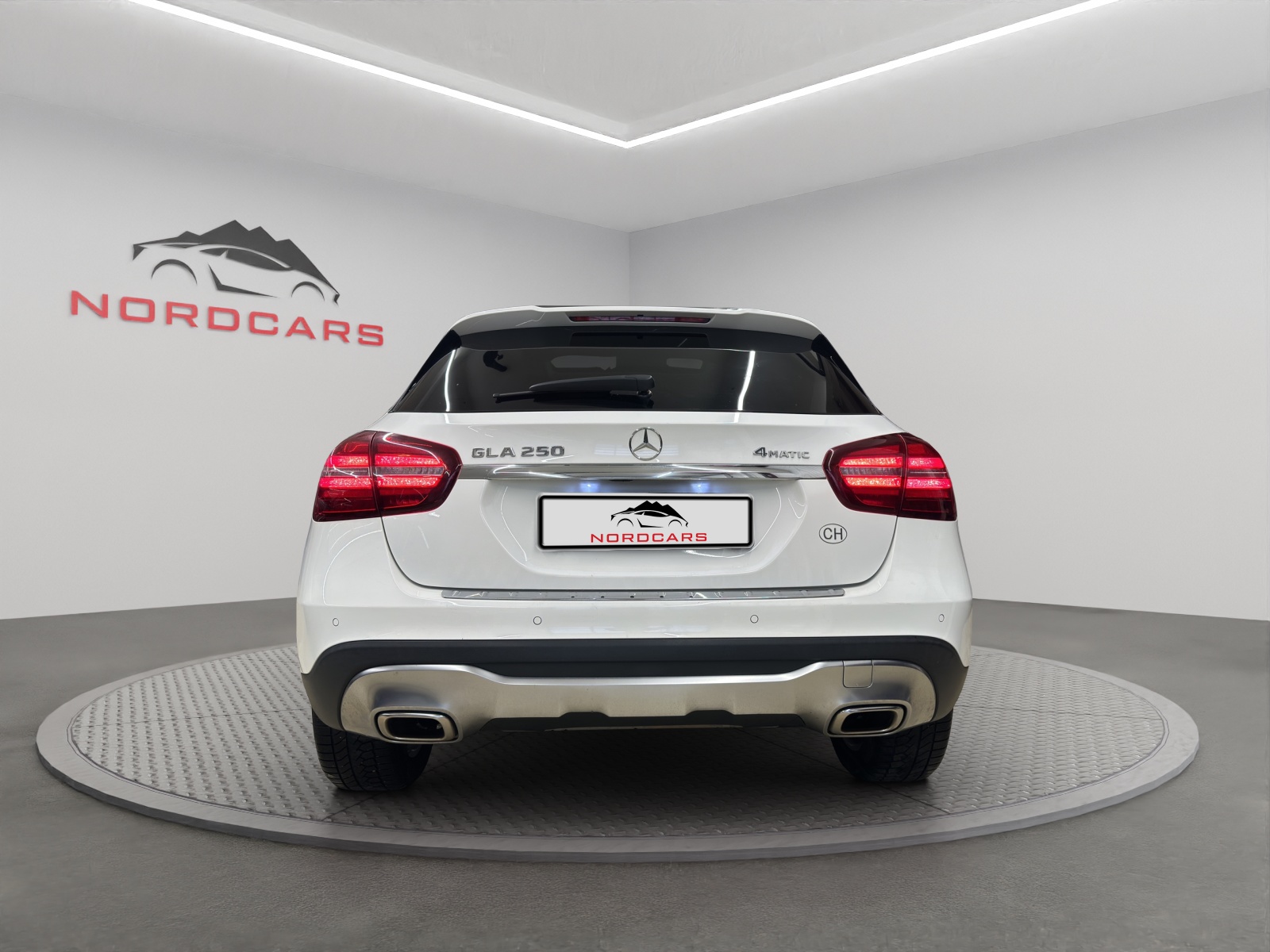 MERCEDES-BENZ GLA 250 4Matic 7G-DCT-image-2
