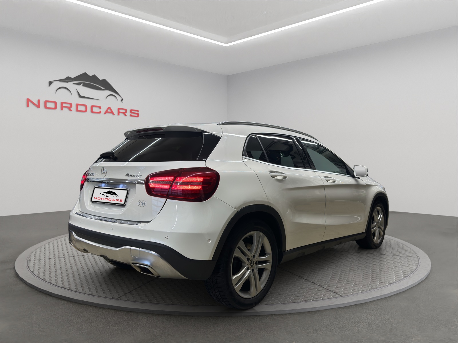 MERCEDES-BENZ GLA 250 4Matic 7G-DCT-image-3