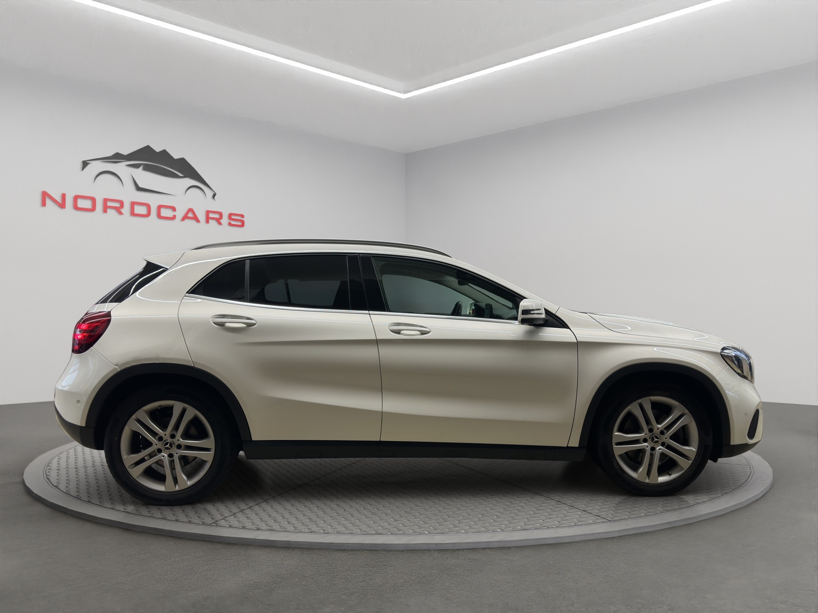 MERCEDES-BENZ GLA 250 4Matic 7G-DCT-image-4