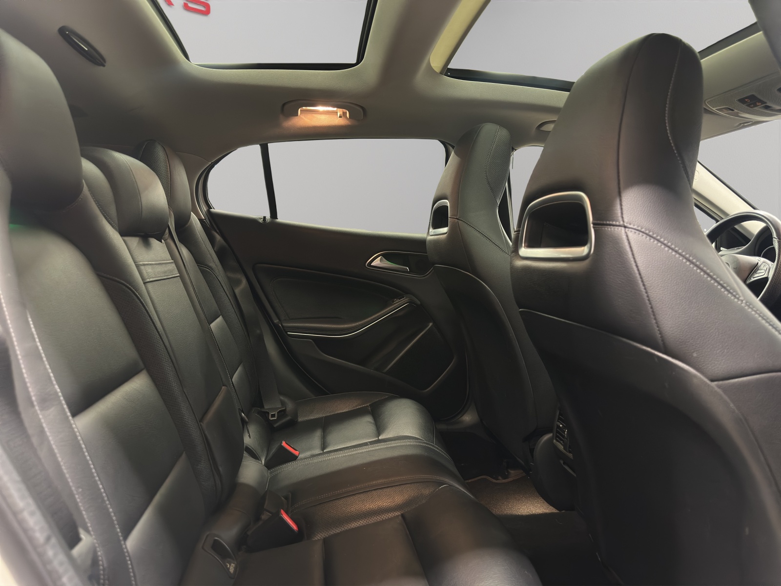 MERCEDES-BENZ GLA 250 4Matic 7G-DCT-image-14