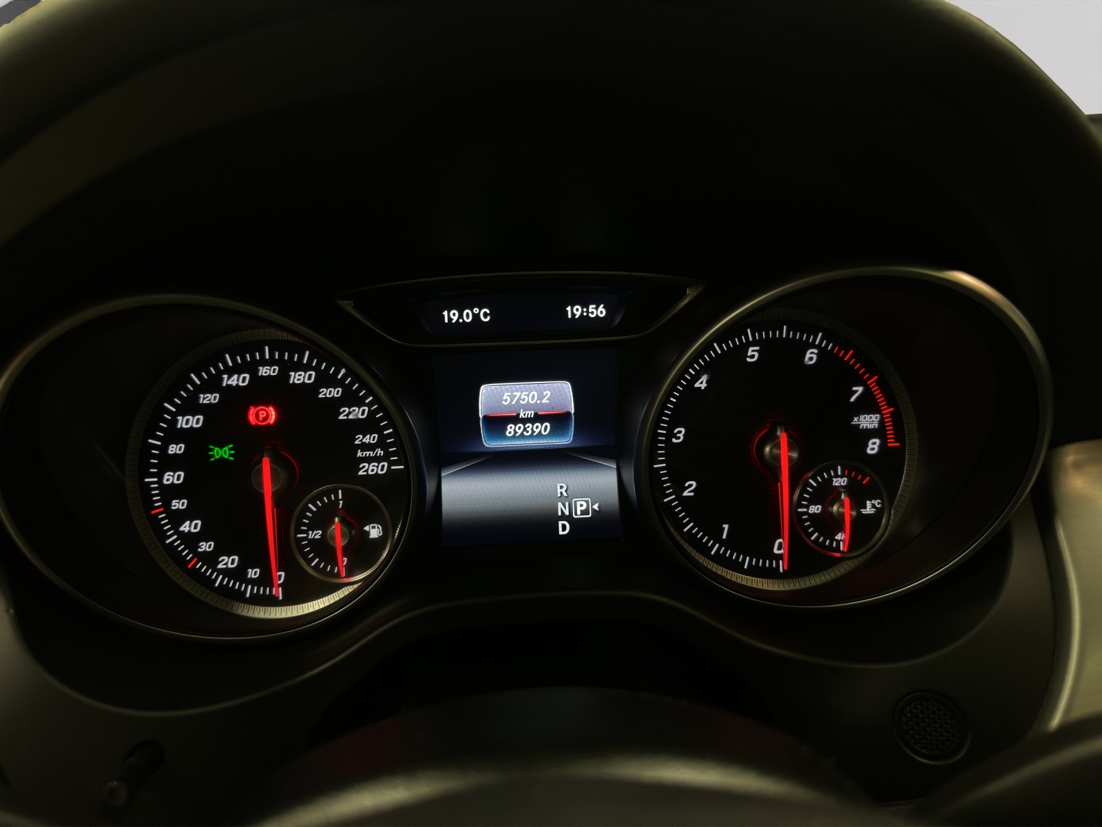 MERCEDES-BENZ GLA 250 4Matic 7G-DCT-image-9