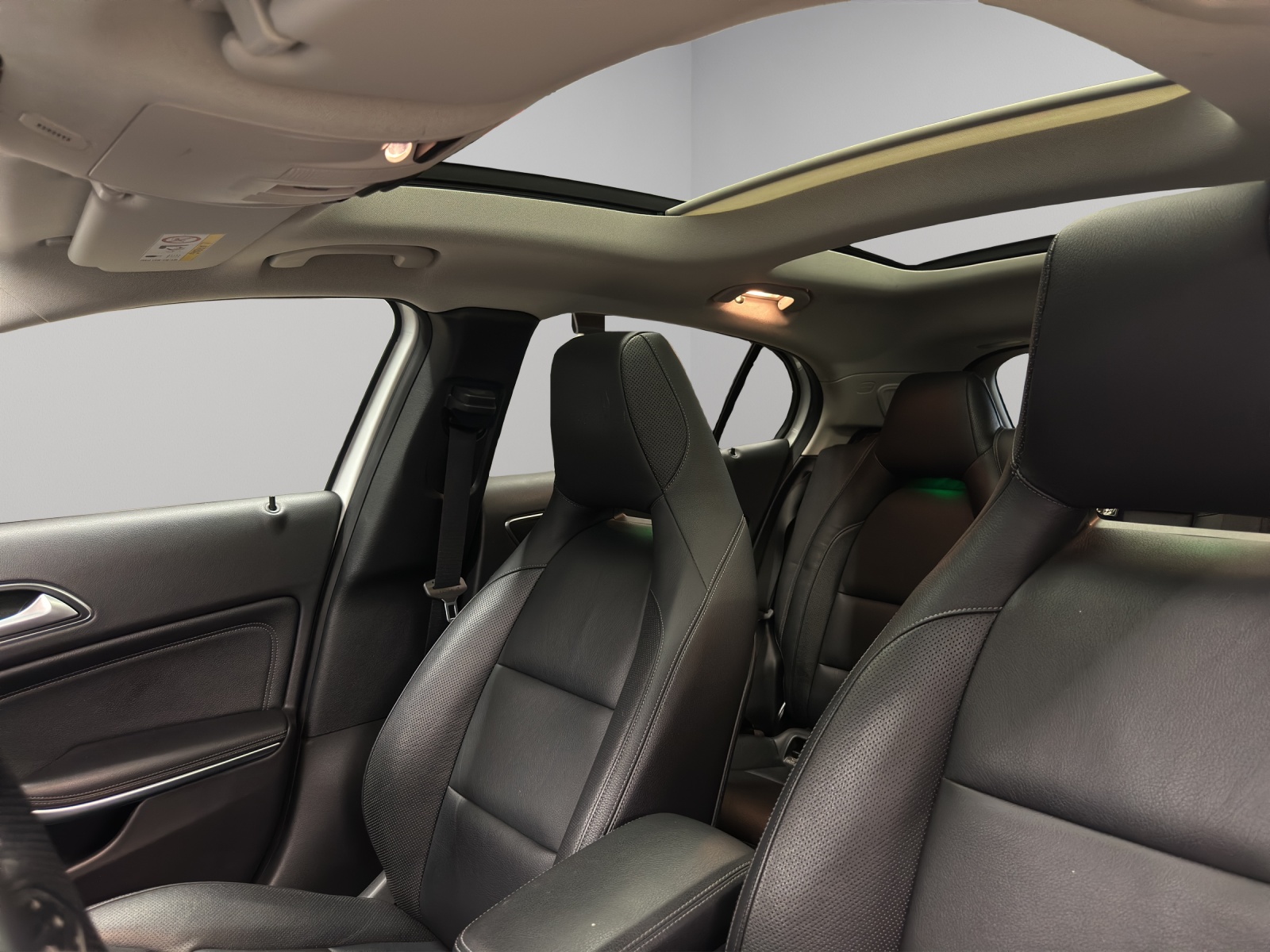 MERCEDES-BENZ GLA 250 4Matic 7G-DCT-image-13