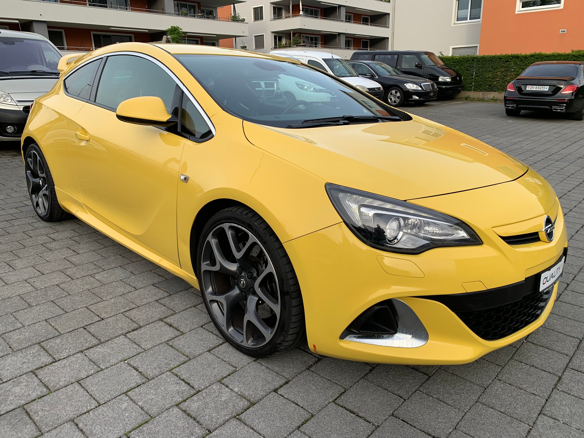 OPEL Astra GTC 2.0i 16V Turbo OPC-image-1