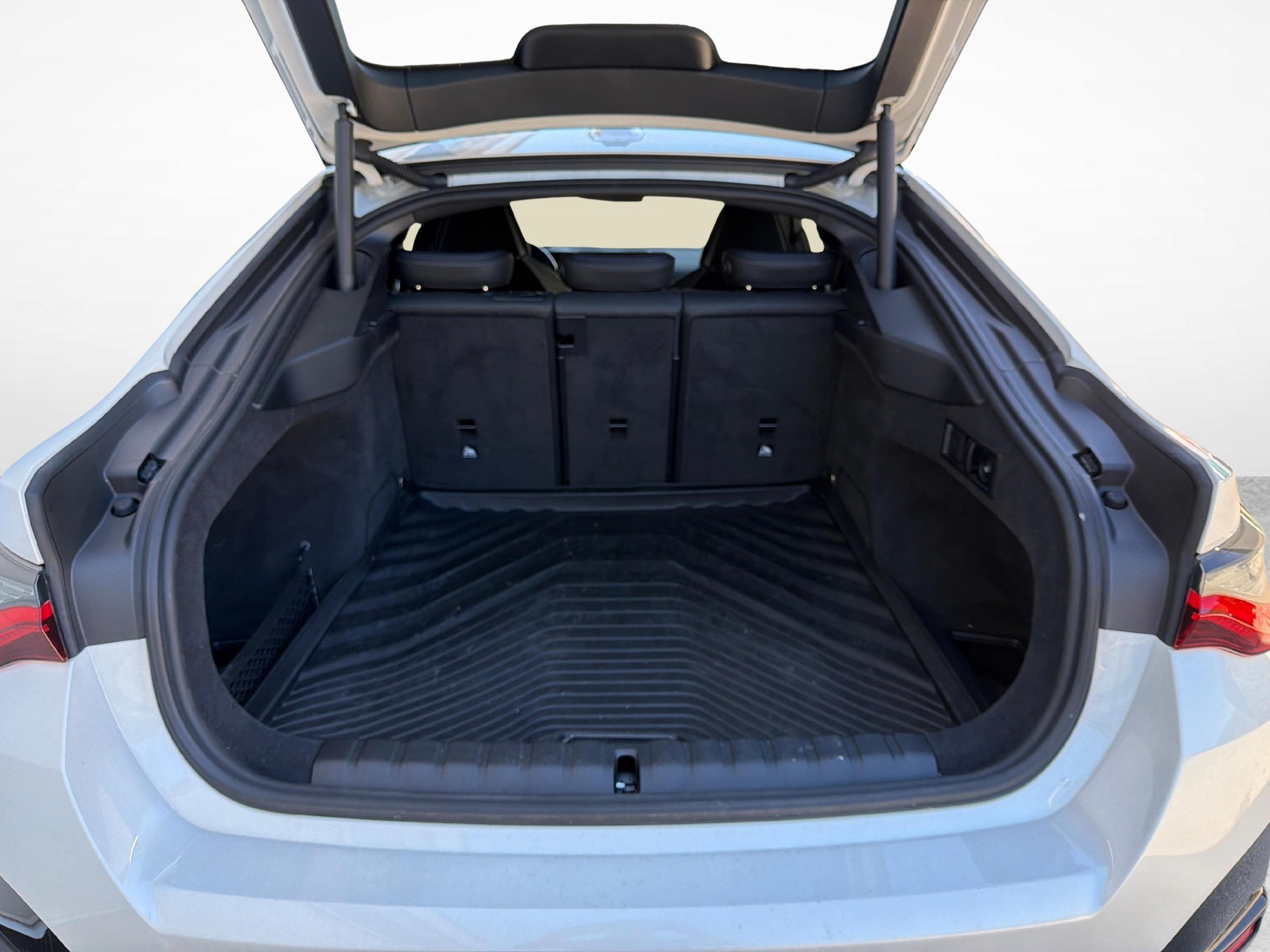 BMW i4 M50-image-19