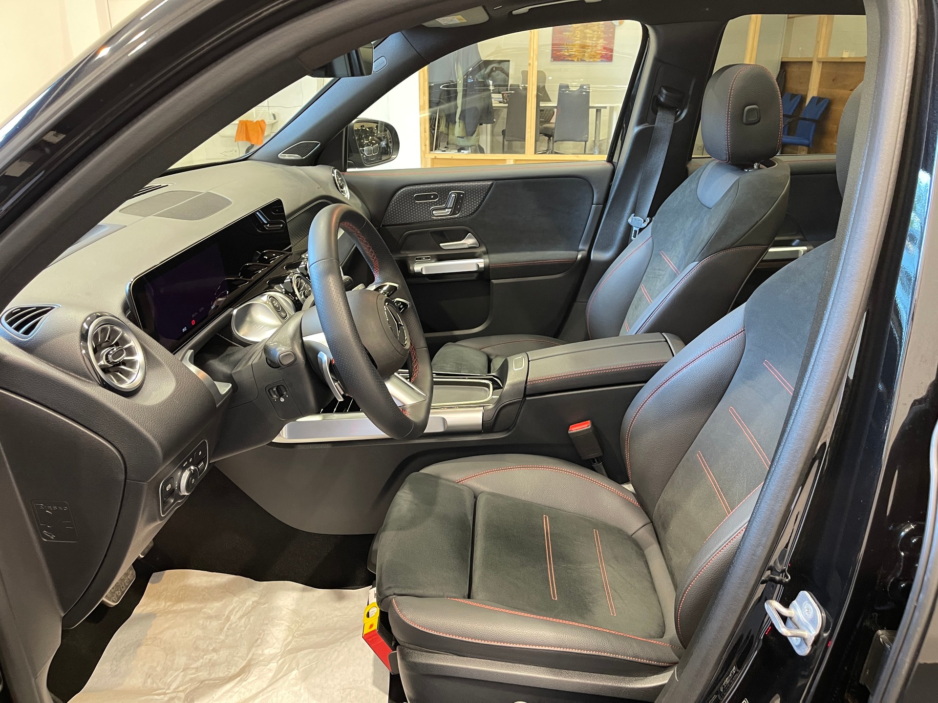 MERCEDES-BENZ GLB 200 d 8G-Tronic *AMG -LINE 7 PLATZ*-image-6