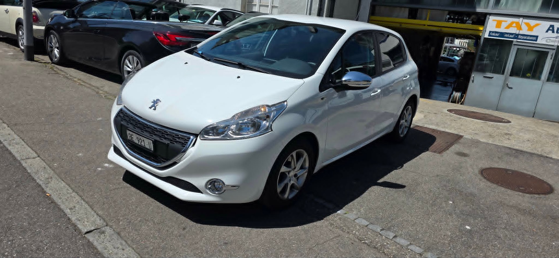 PEUGEOT 208 1.2 VTI Style-image-7