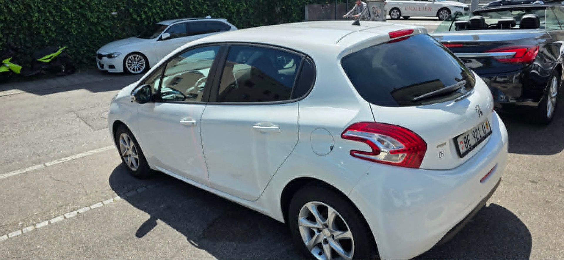 PEUGEOT 208 1.2 VTI Style-image-1