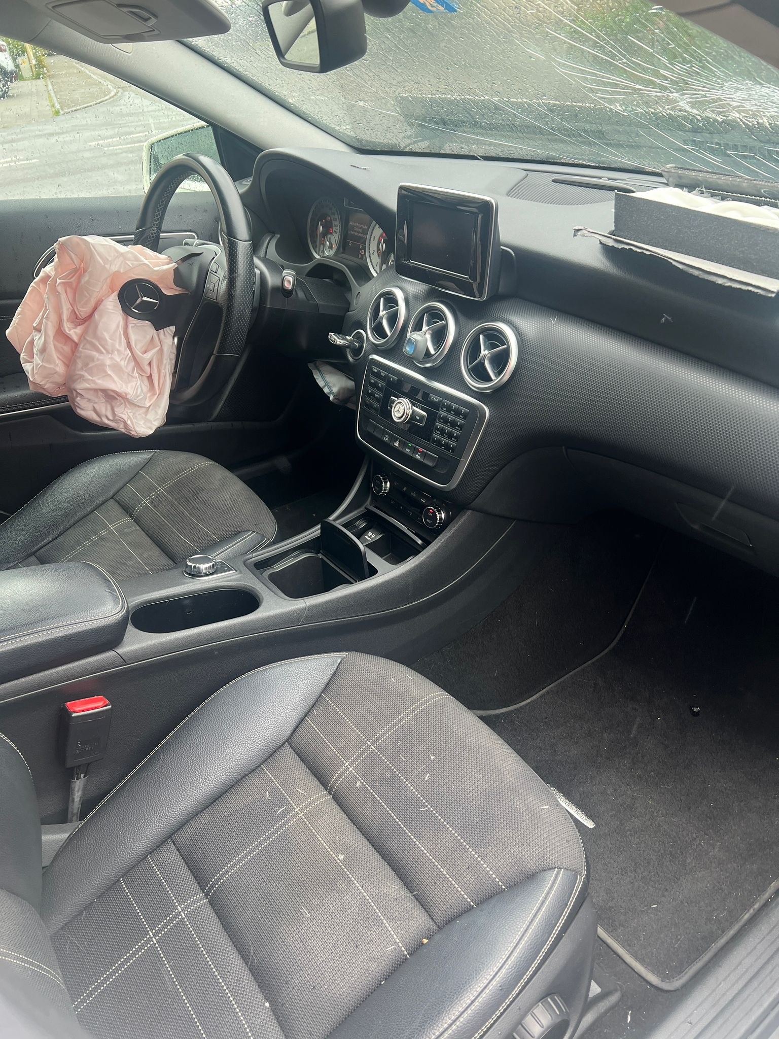 MERCEDES-BENZ A 180 Style 7G-DCT-image-9