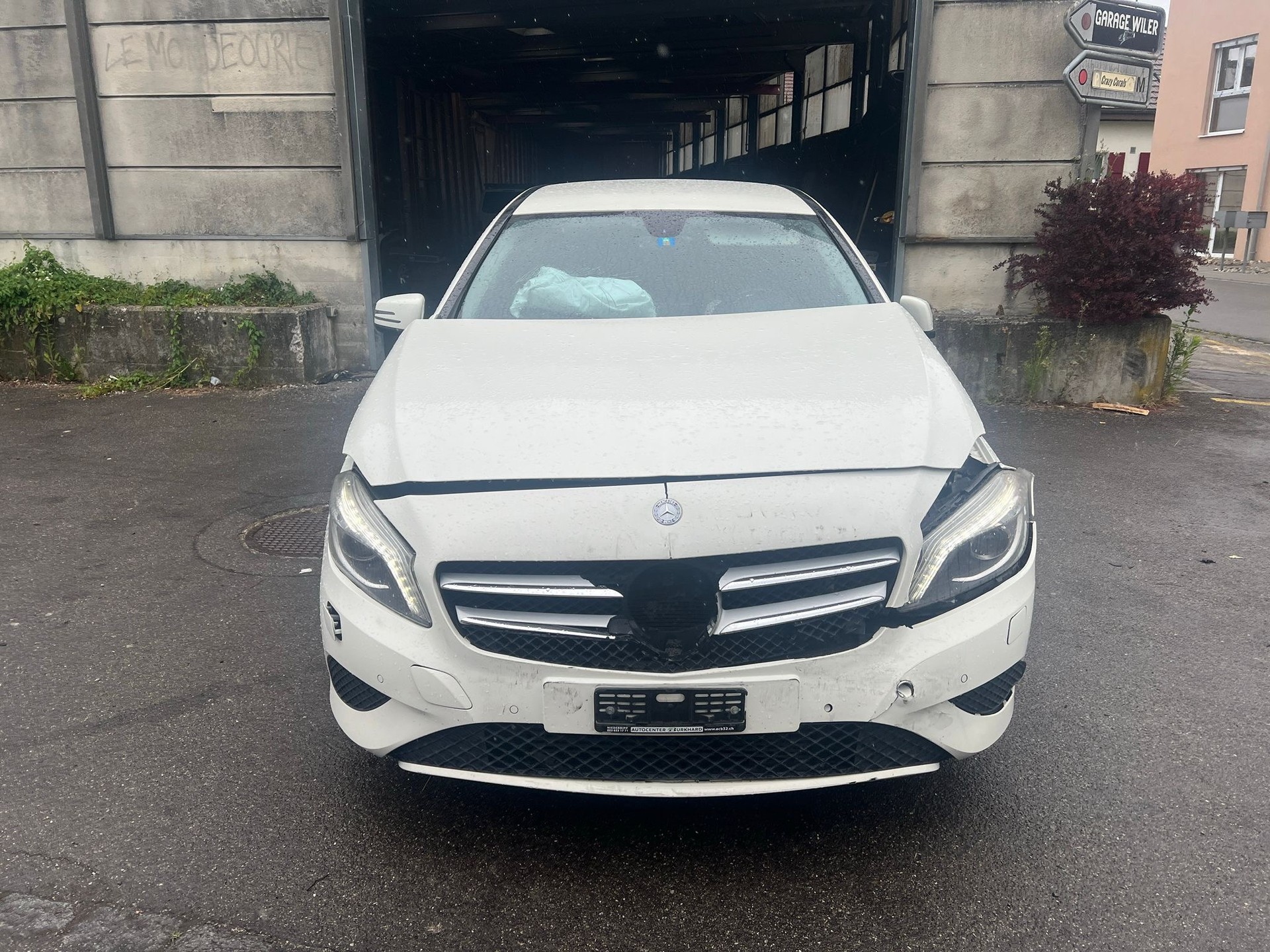 MERCEDES-BENZ A 180 Style 7G-DCT-image-2