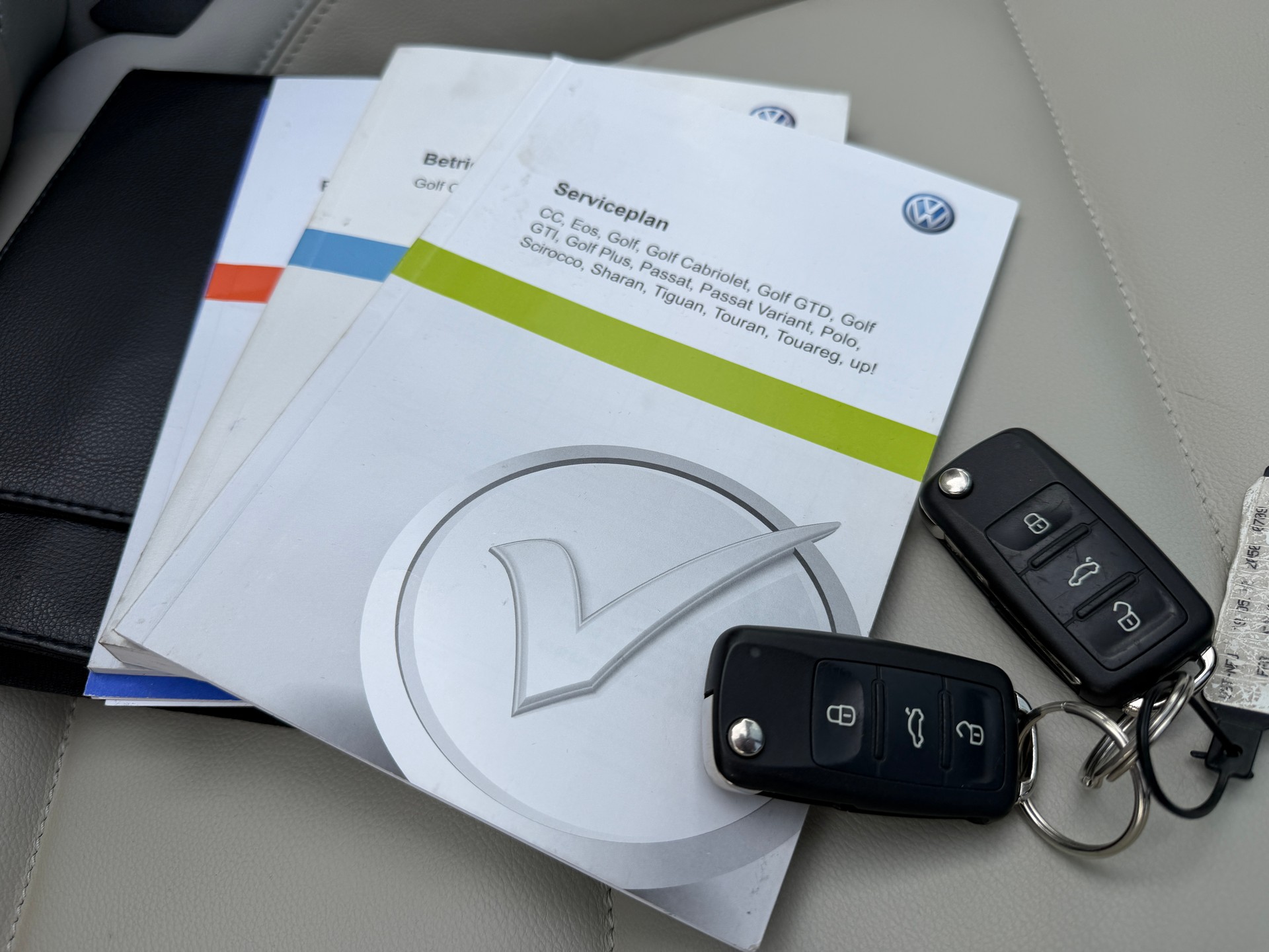 VW Golf VI Cabriolet 1.2 TSI BlueMT-image-17