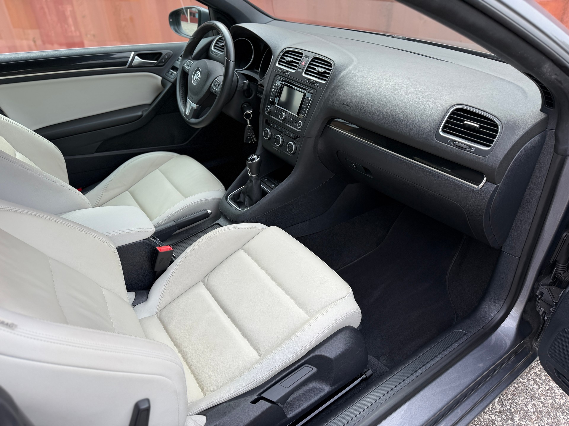 VW Golf VI Cabriolet 1.2 TSI BlueMT-image-12