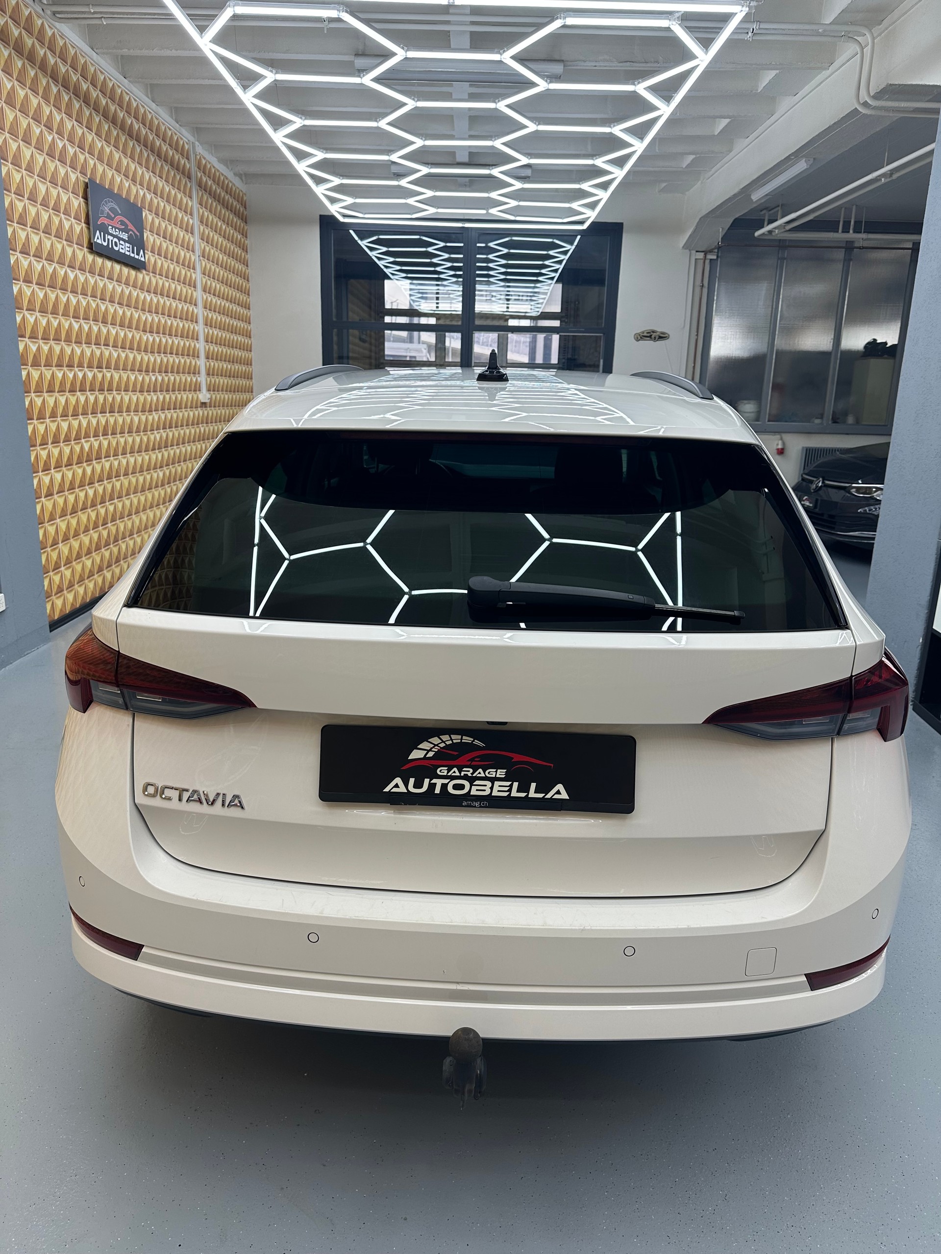 SKODA Octavia Combi 2.0 TDI DSG Style-image-3