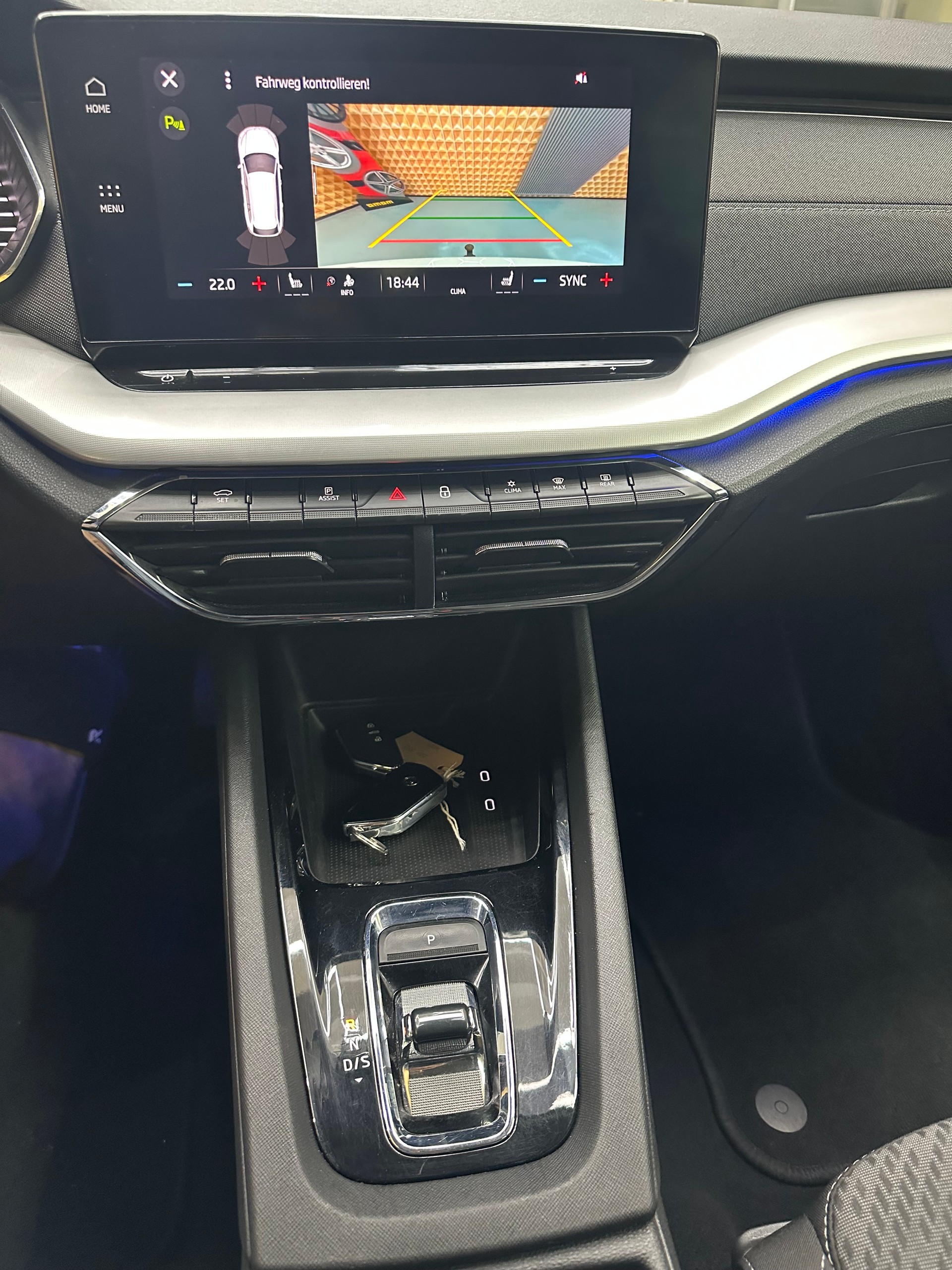 SKODA Octavia Combi 2.0 TDI DSG Style-image-11