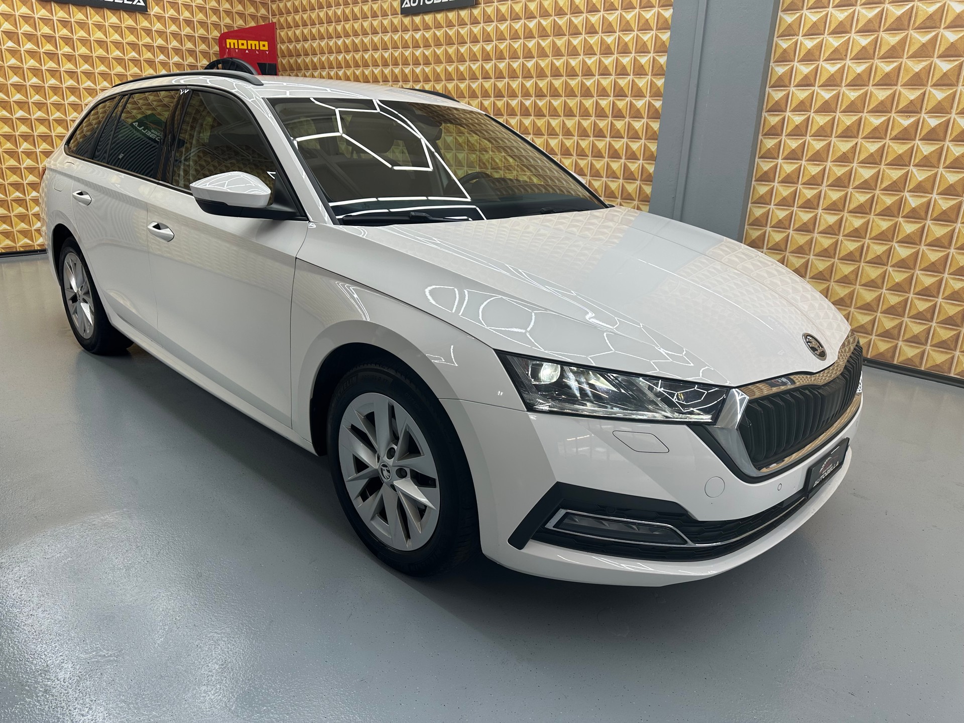 SKODA Octavia Combi 2.0 TDI DSG Style-image-2