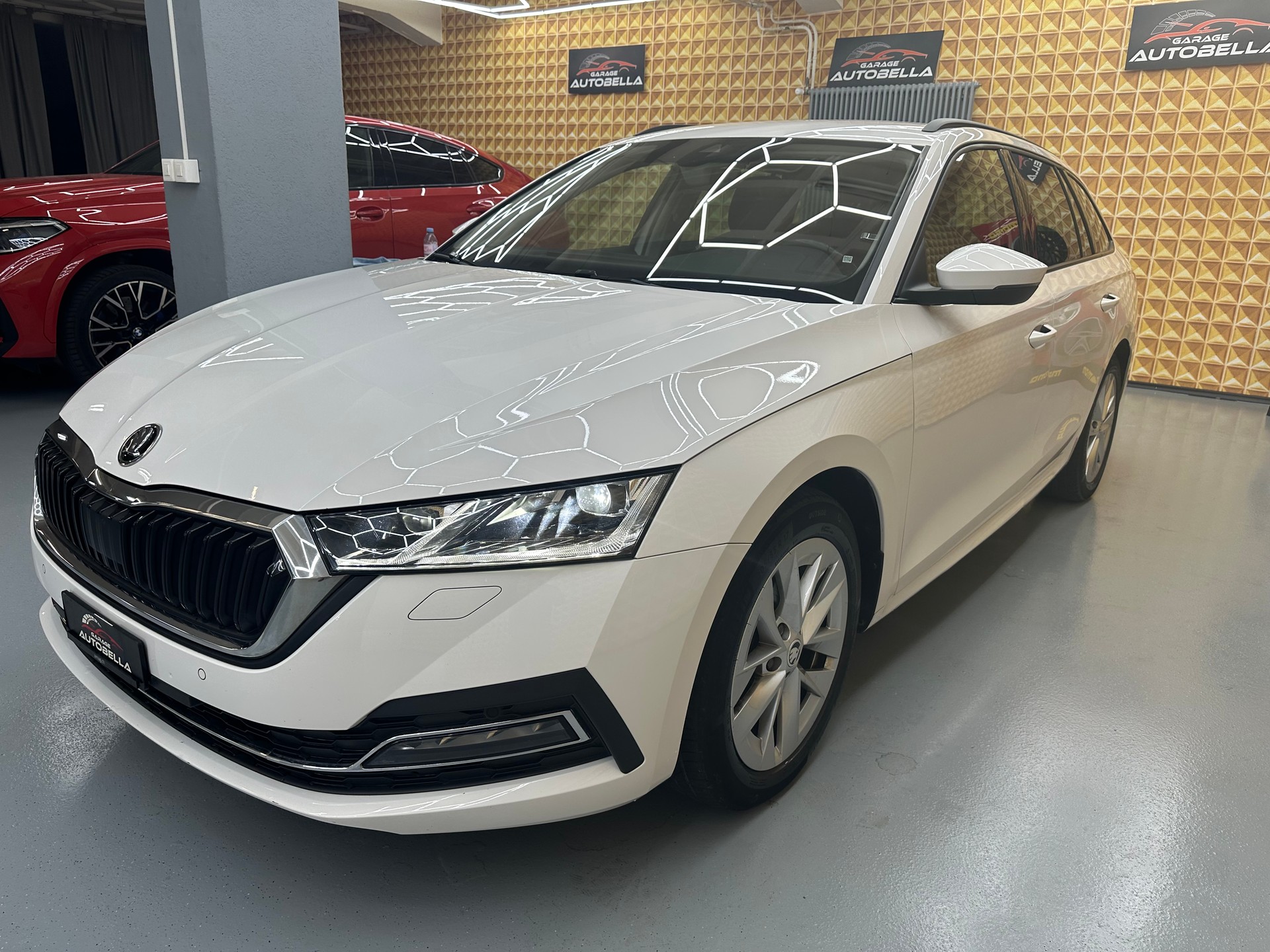 SKODA Octavia Combi 2.0 TDI DSG Style-image-1