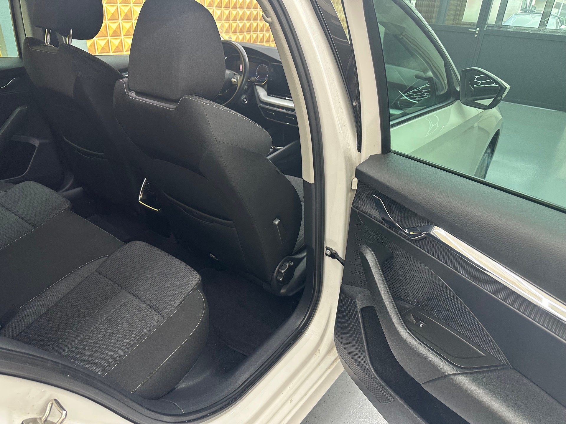 SKODA Octavia Combi 2.0 TDI DSG Style-image-8