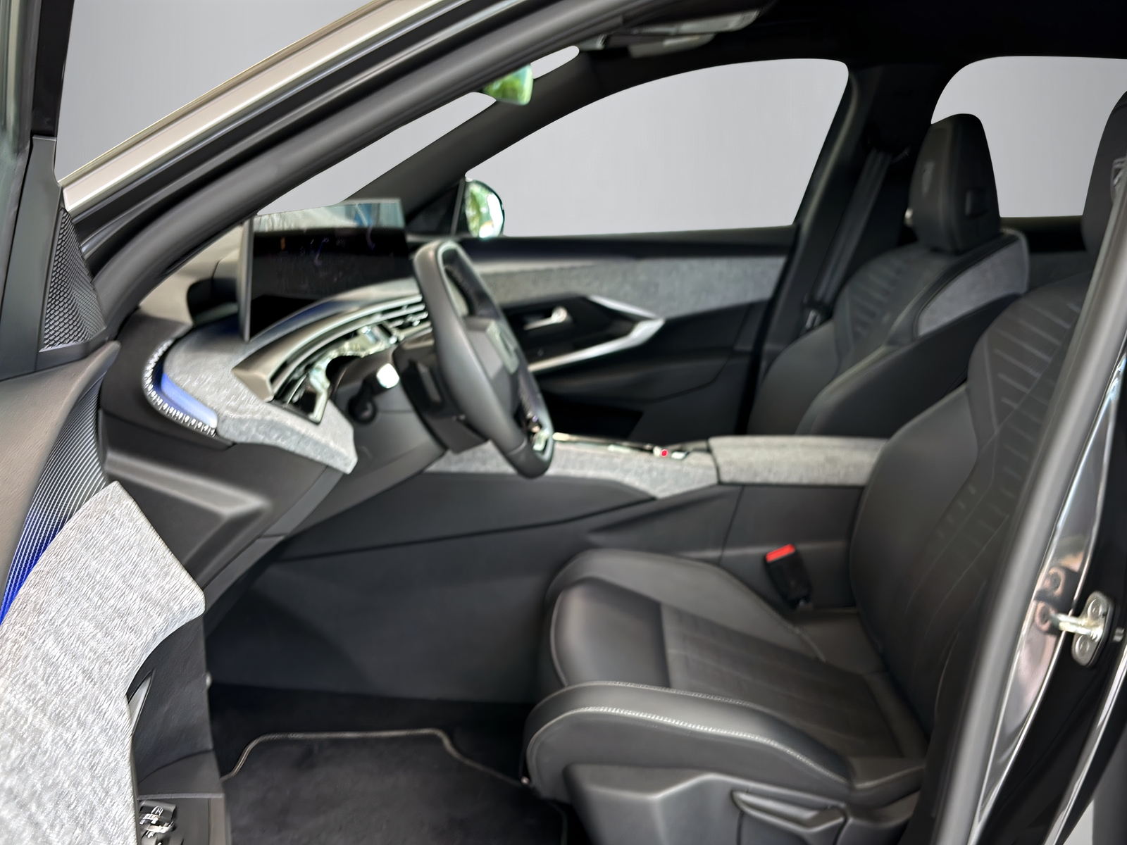 PEUGEOT 3008 1.2 Hybrid GT-image-2