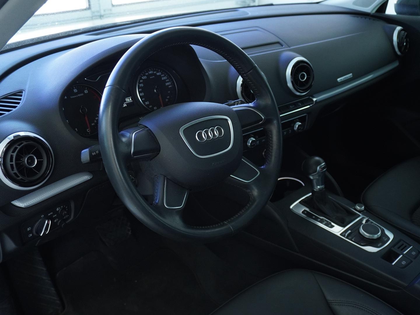 AUDI A3 Sportback 1.8 TFSI Ambiente quattro S-tronic-image-2