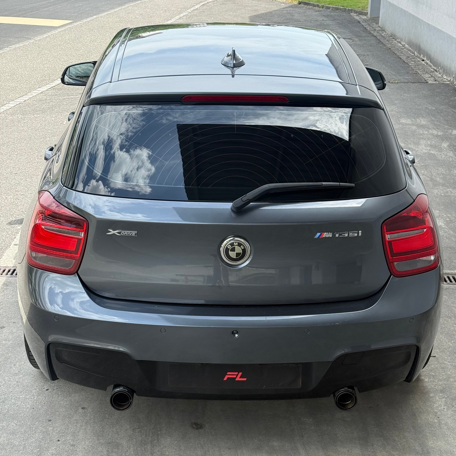 BMW M135i xDrive Steptronic-image-4