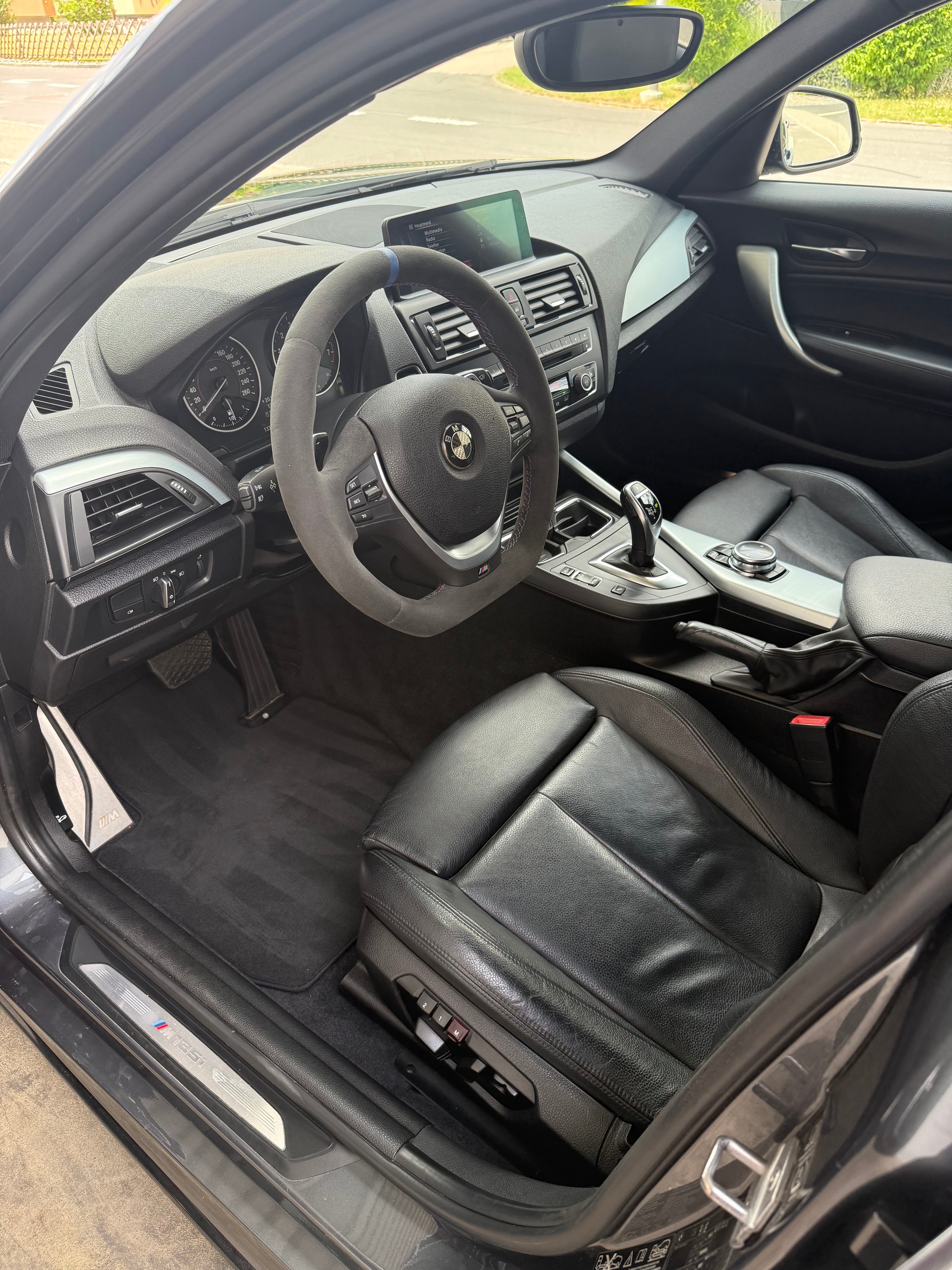 BMW M135i xDrive Steptronic-image-10